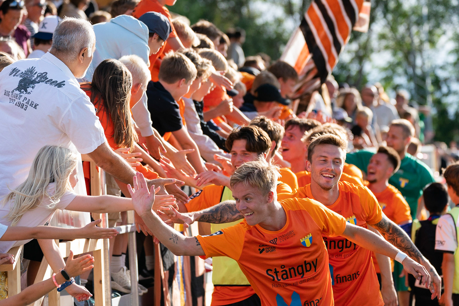 Division 1 Torns IF - GAIS: Segerhyllningar med supportrarna efter den överraskande segern över serieledare GAIS efter en fantastisk avslutning.