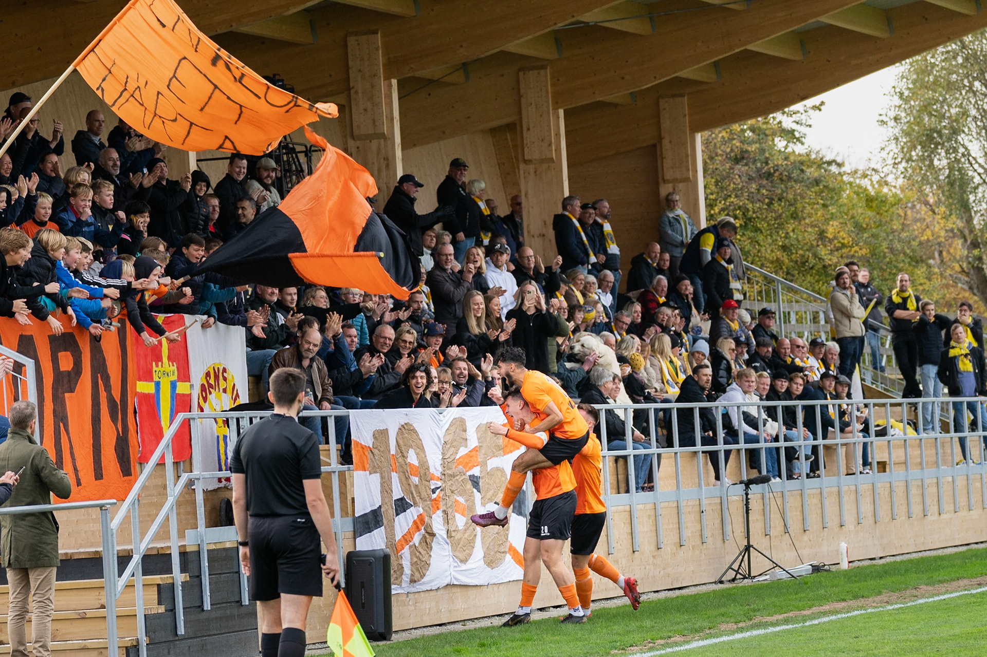 Division 1 Torns IF - Falkenbergs FF 2022: Måljubel supporters