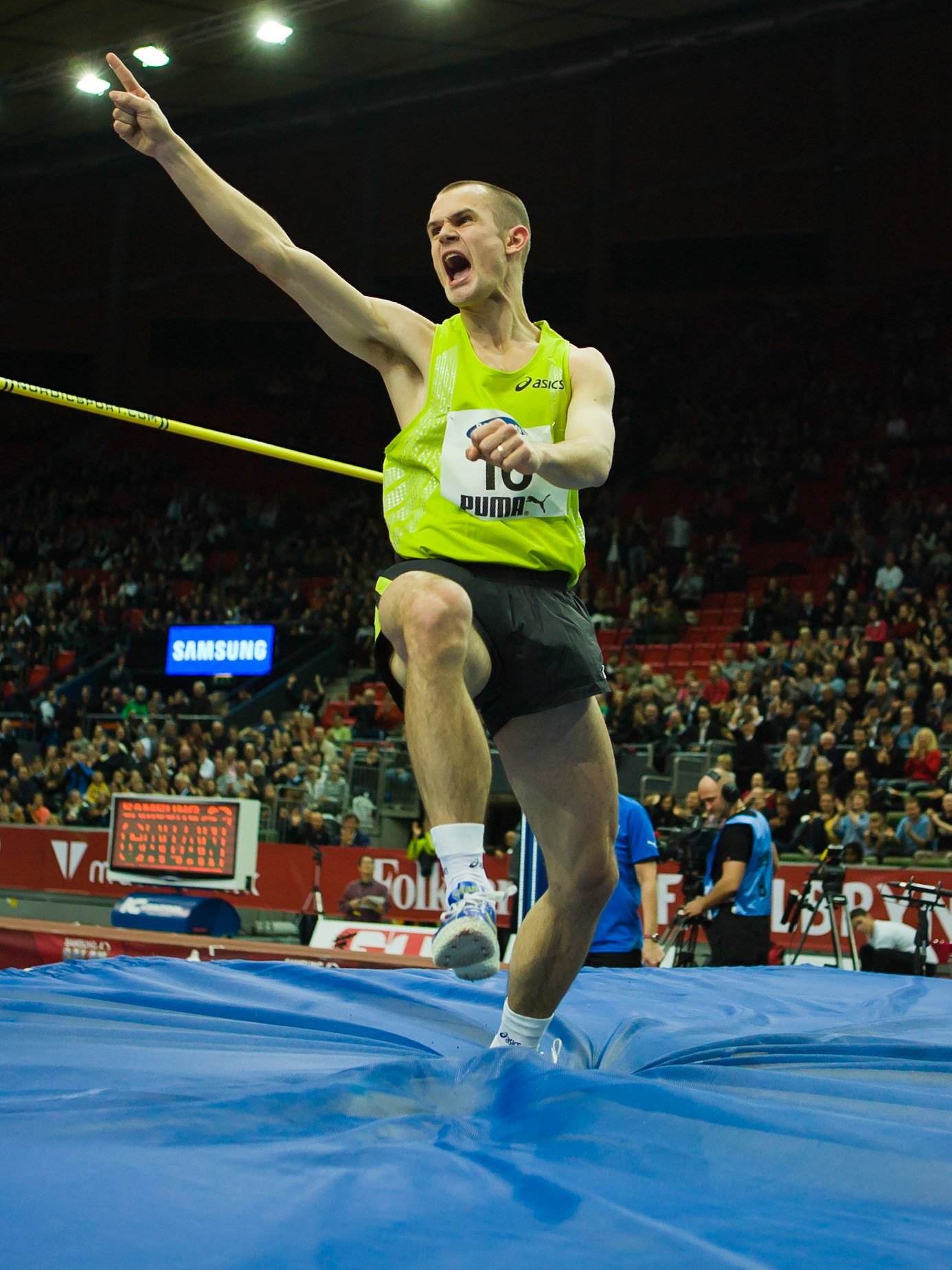 Stefan Holm celebrating in the high jump in Gothenburg 2008