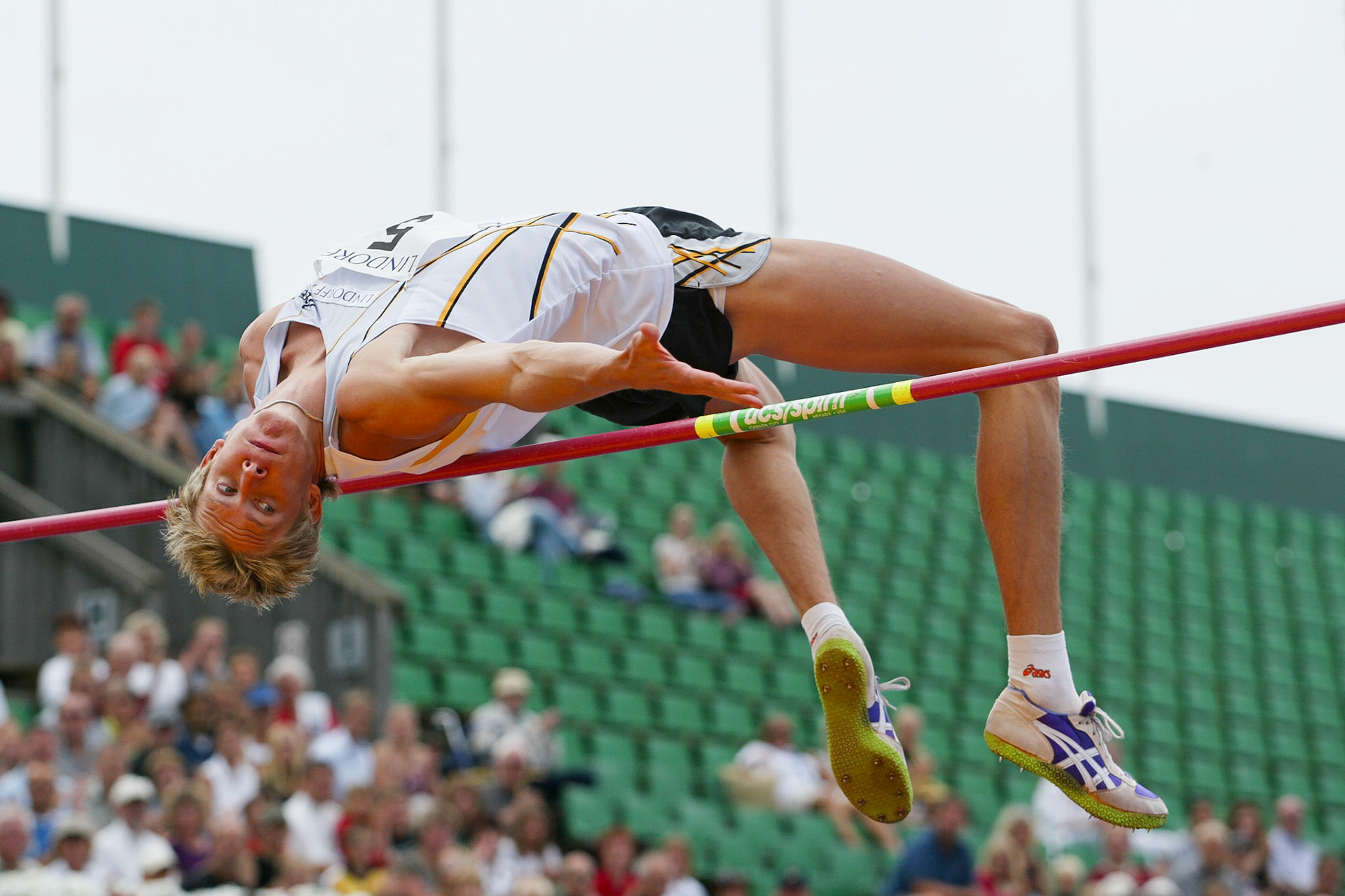 Christian Olsson in one of his rare appearancein high jump in Båstad 2003.