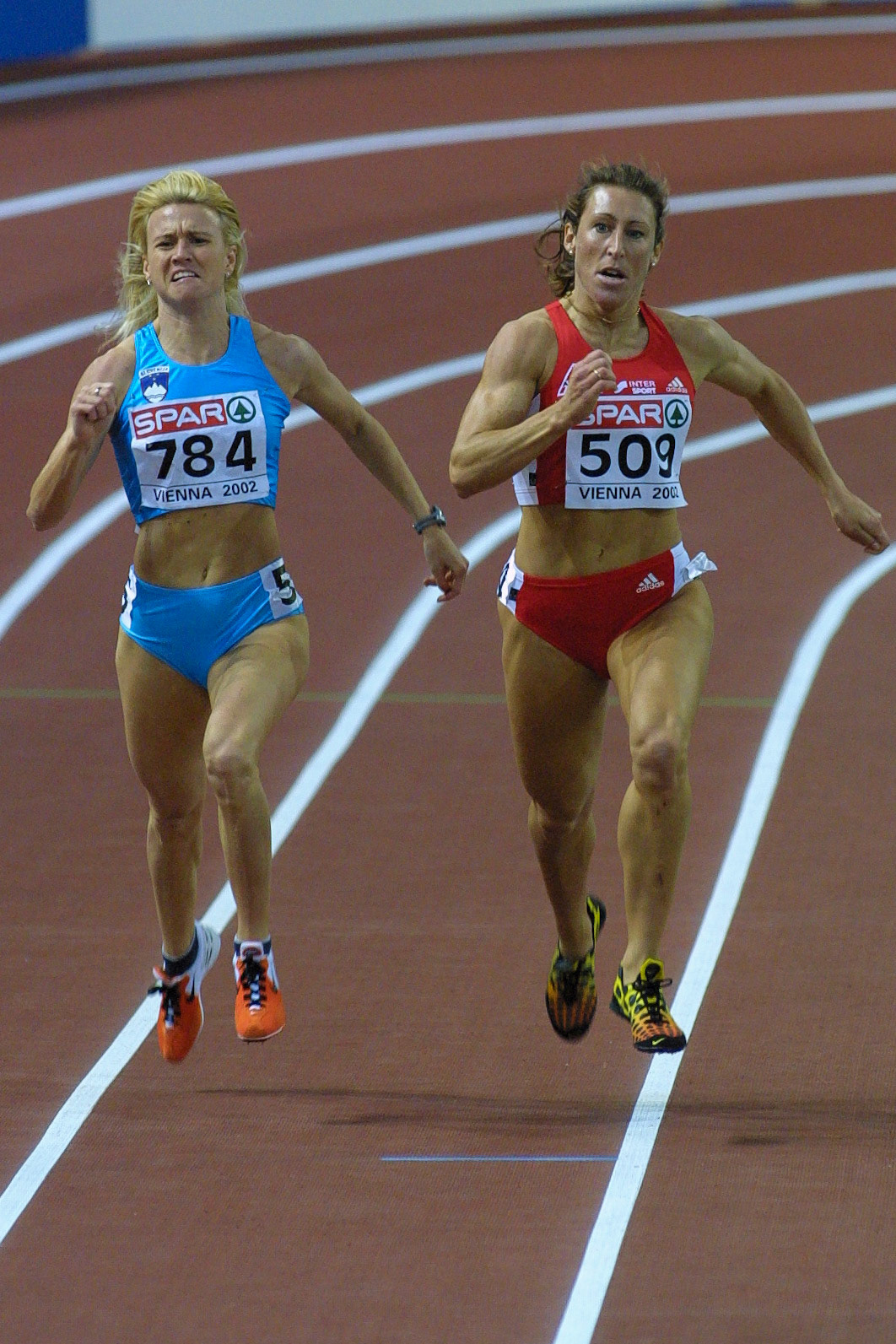 The battle between Jolanda Ceplak and Stephanie Graf at 800 metre was the high light with both runner under the world record at European Indoor Championship in Vienna 2002