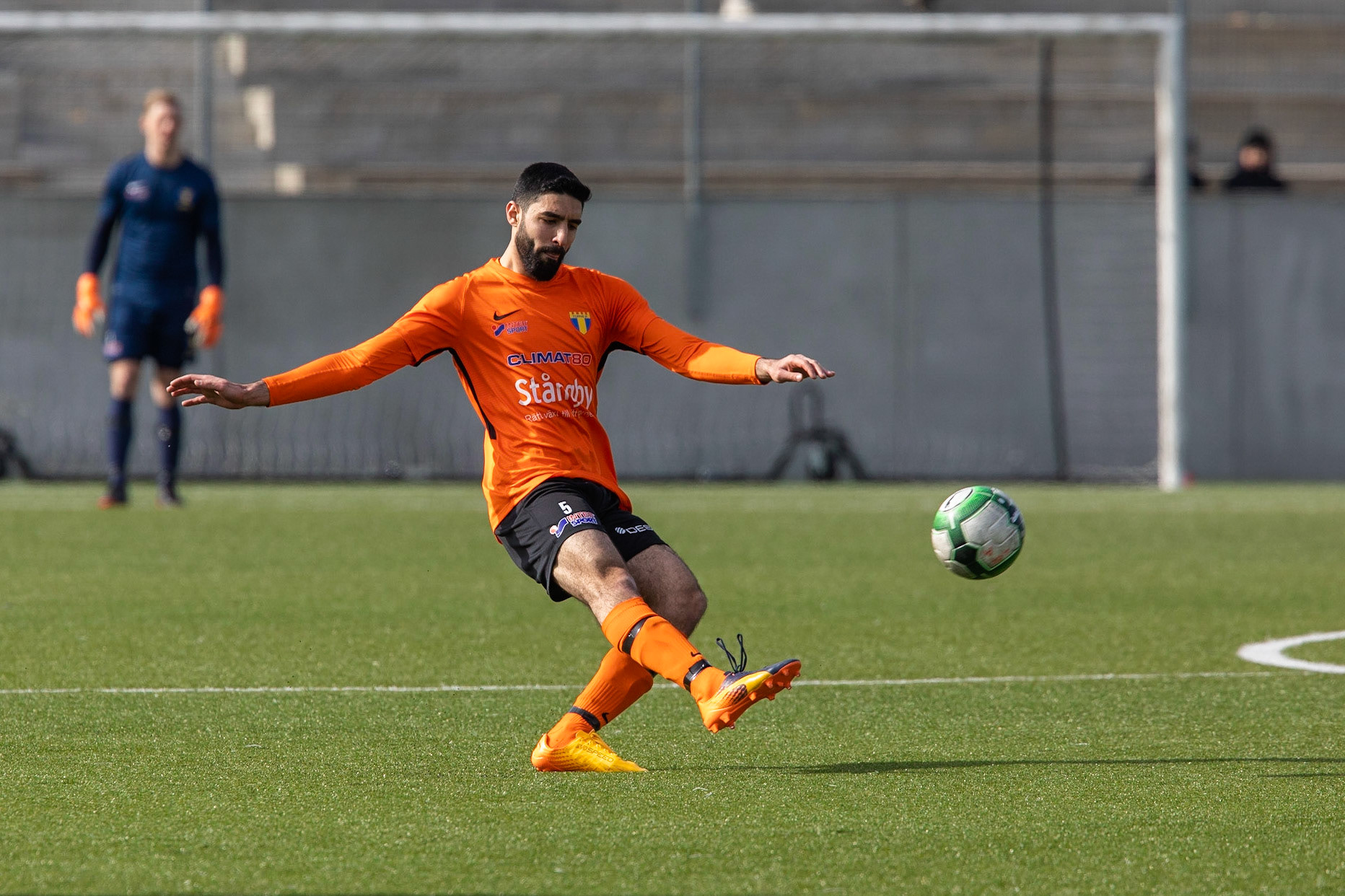 Division 1 Lunds BK - Torns IF 2018: Mouhammed-Ali Dhaini gör ett framspel .