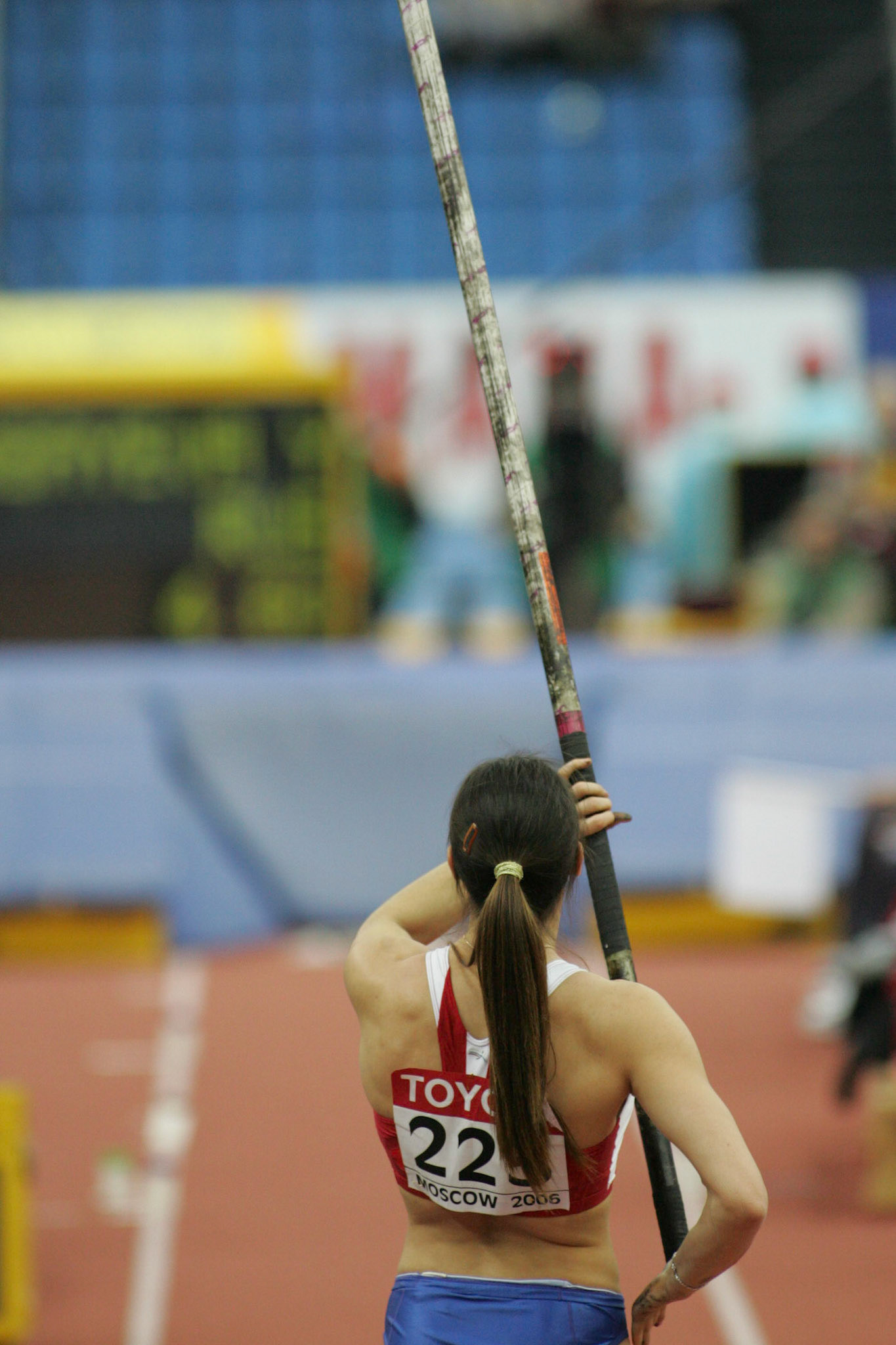 Yelena Isinbayeva won the pole vault infront of the home crowd at the World Indoor Championship in Moscow 2006