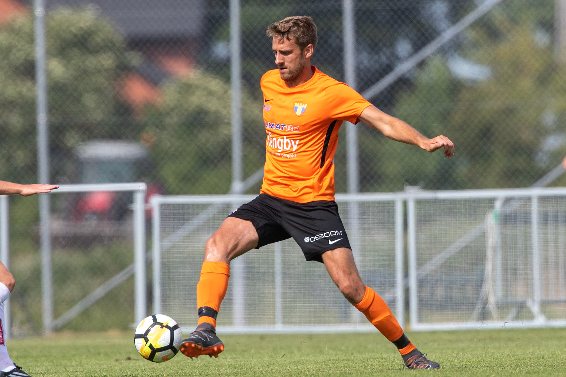 Division 1 Torns IF - Tvååkers IF 2018: Niklas Nilsson gör ett stabilt arbete i backlinjen och idag var han även uppe och nickade in ett mål.