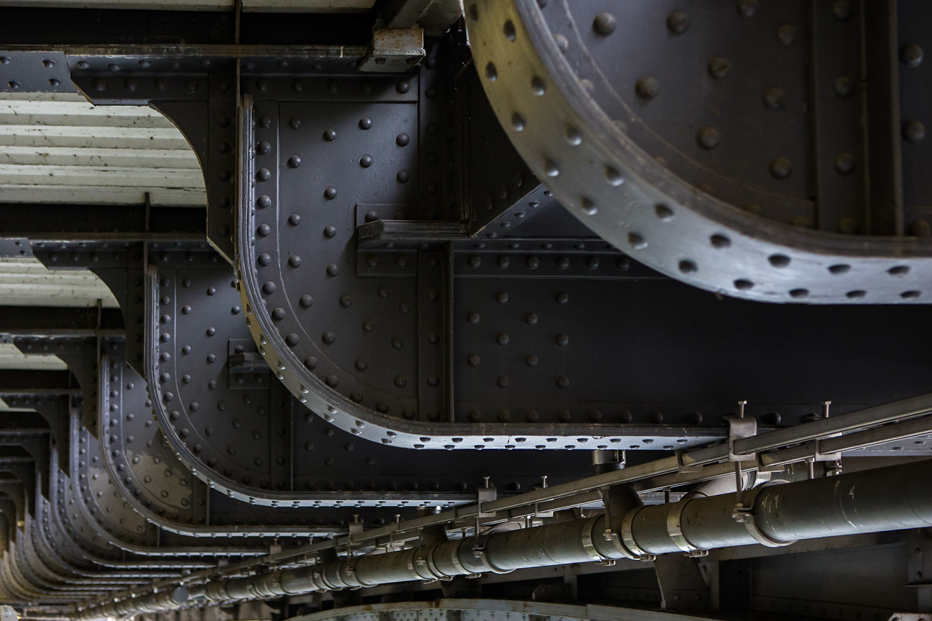 Metallkonstruktion under bron / Metal construction under bridge, Berlin 2016