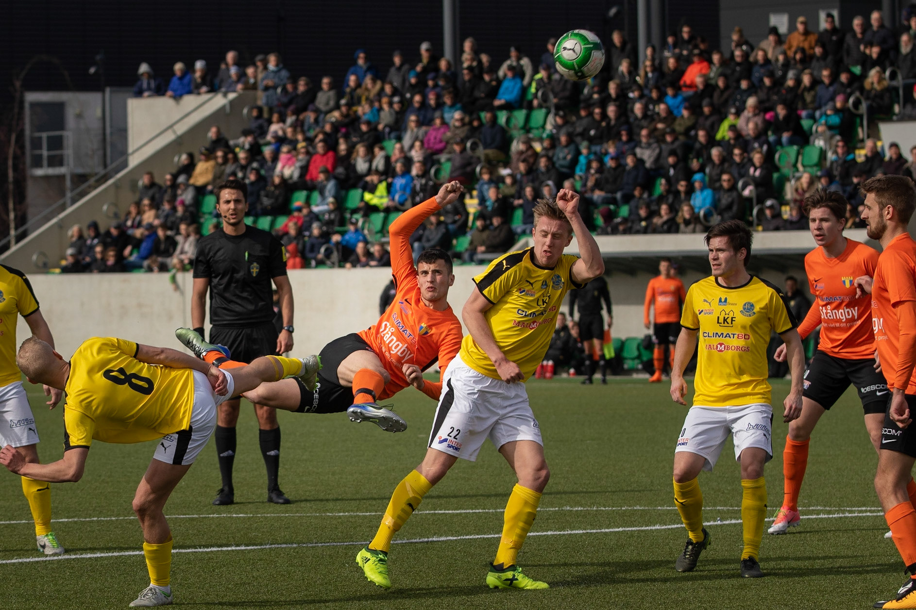 Division 1 Lunds BK - Torns IF 2018: Astrit Seljmani försökte sig på en konstspark.