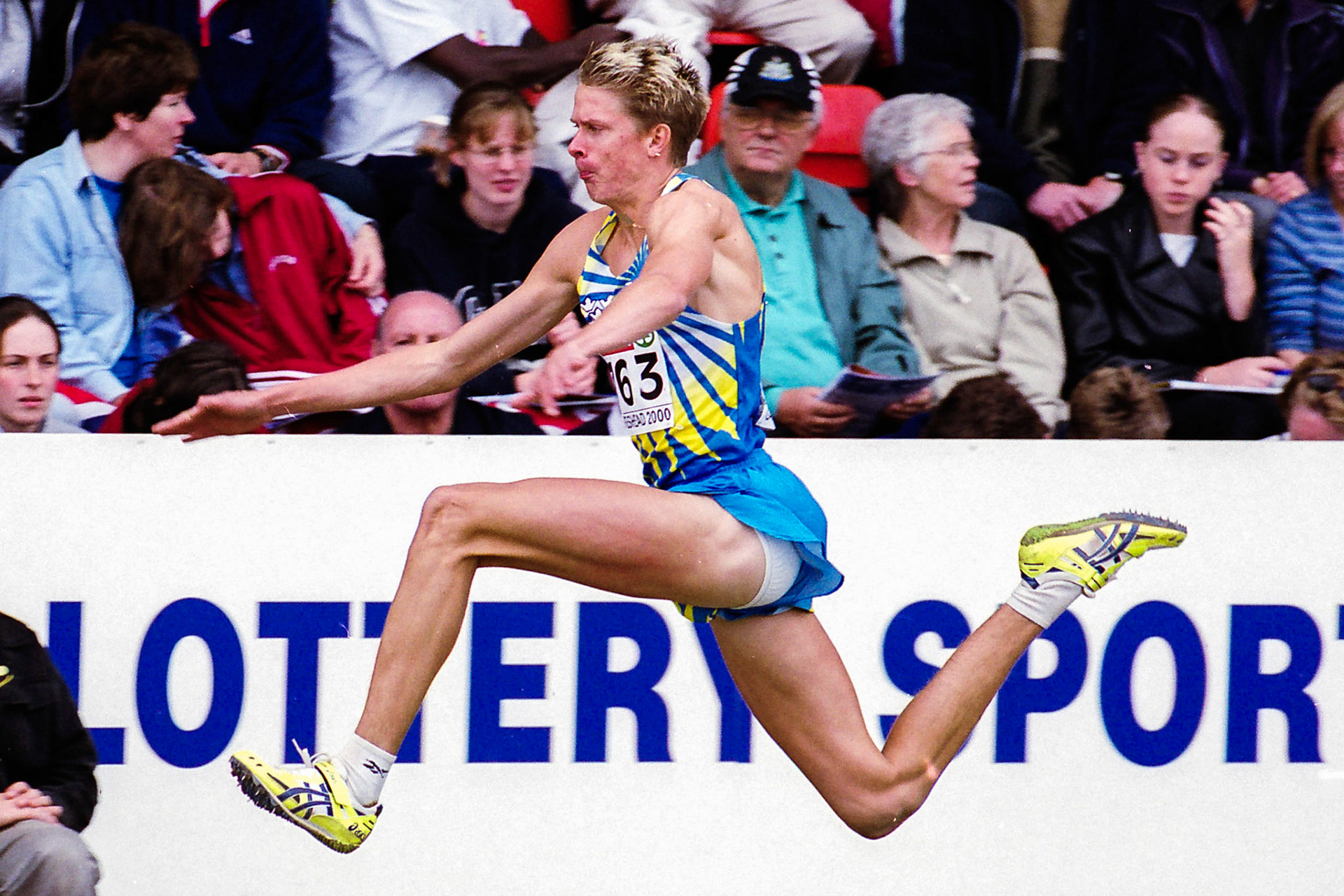 Christian Olsson hoppade fina 16,88 i för stark medvind