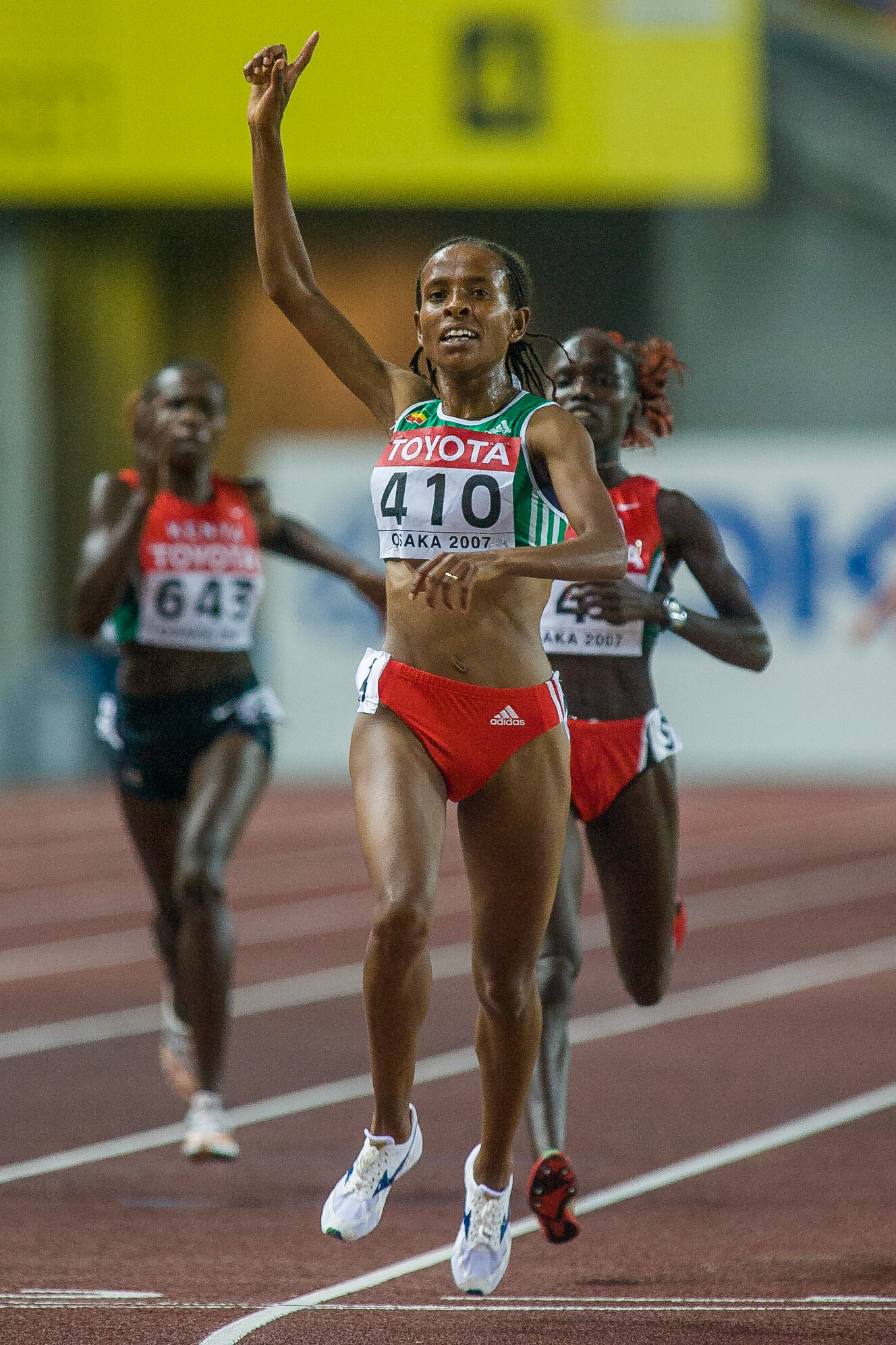 Meseret Defar celebrating her victory in 5000 meter at the World Championship in Osaka 2007.