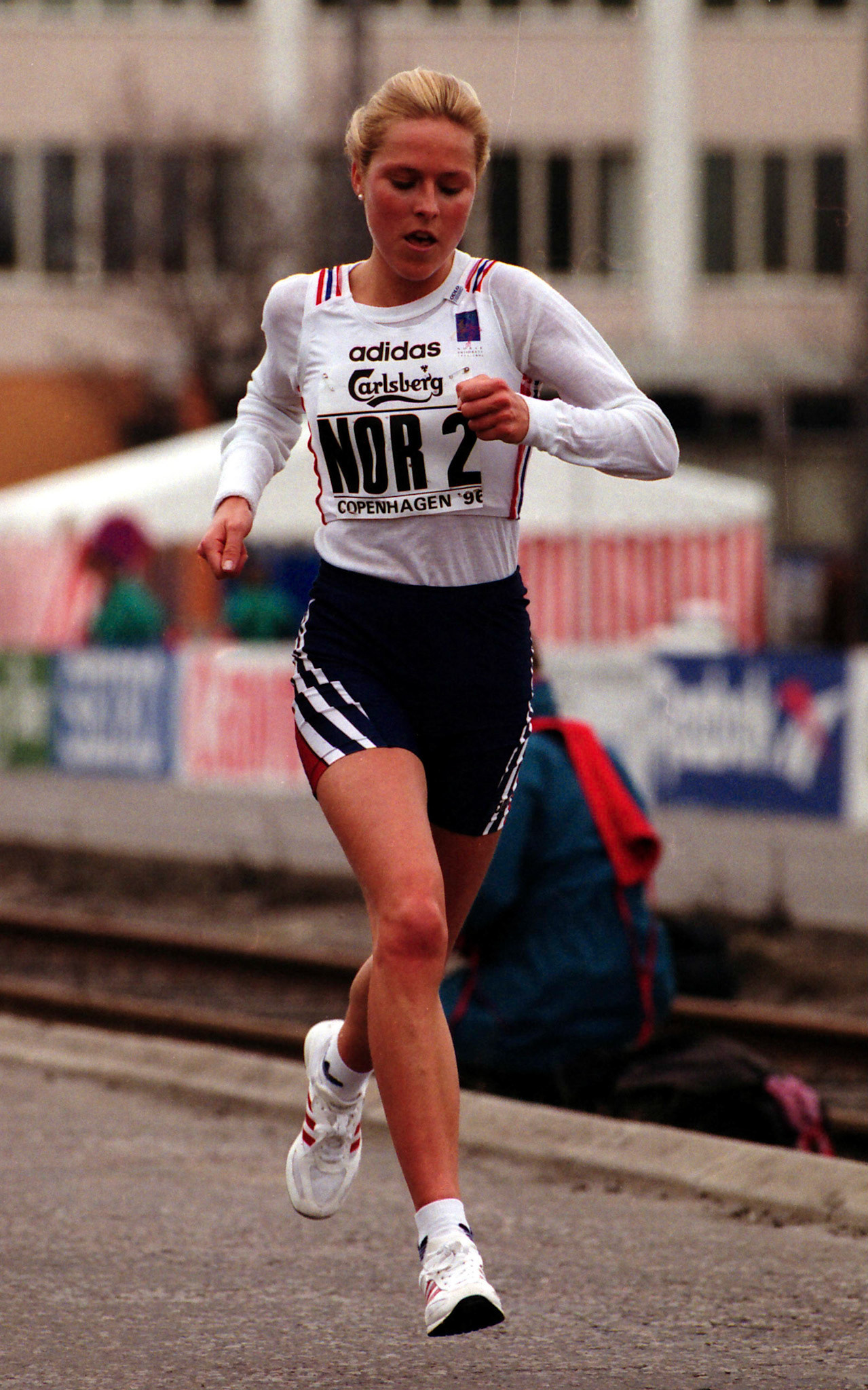 Norwegian Gunhild Halle in the World Road Relay Championship in Copenhagen 1996.