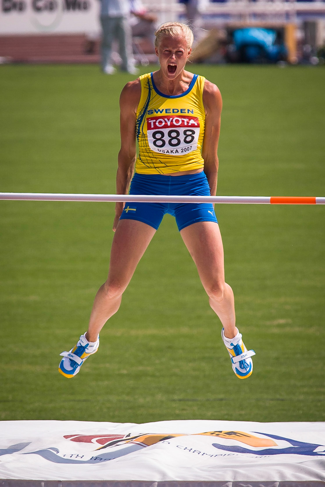 Carolina Klüft jumped 1.95 in the heptathlon high jump at the World Championship in Osaka 2007.