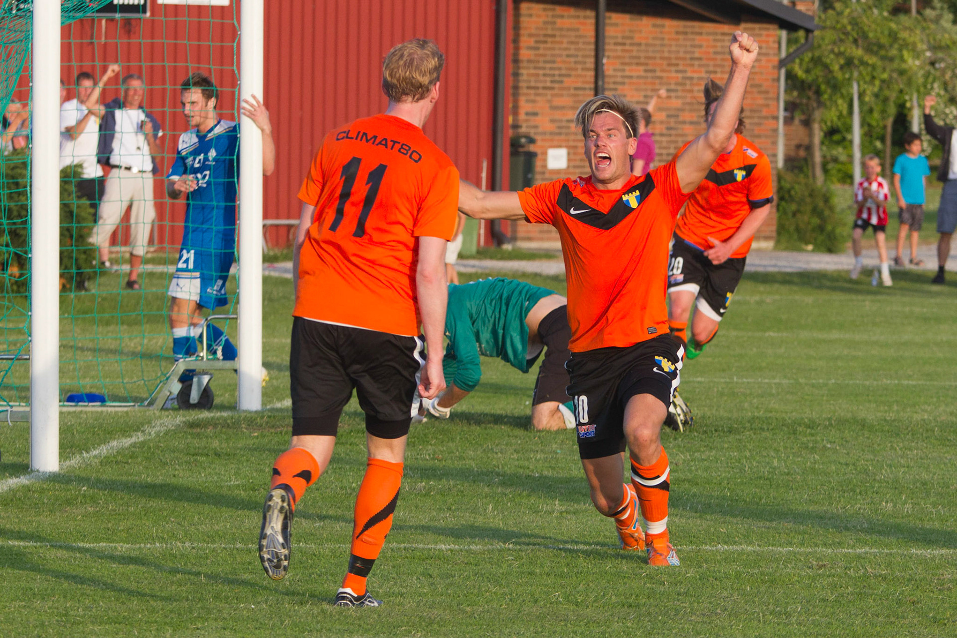 Divsion 3 Torns IF - Höörs IS 2011: Tomas Martinsson jublar efter att ha kvitterat till 1-1 i den 83:e minuten. Fem minuter senare satte Carl Magnusson segermålet 2-1.