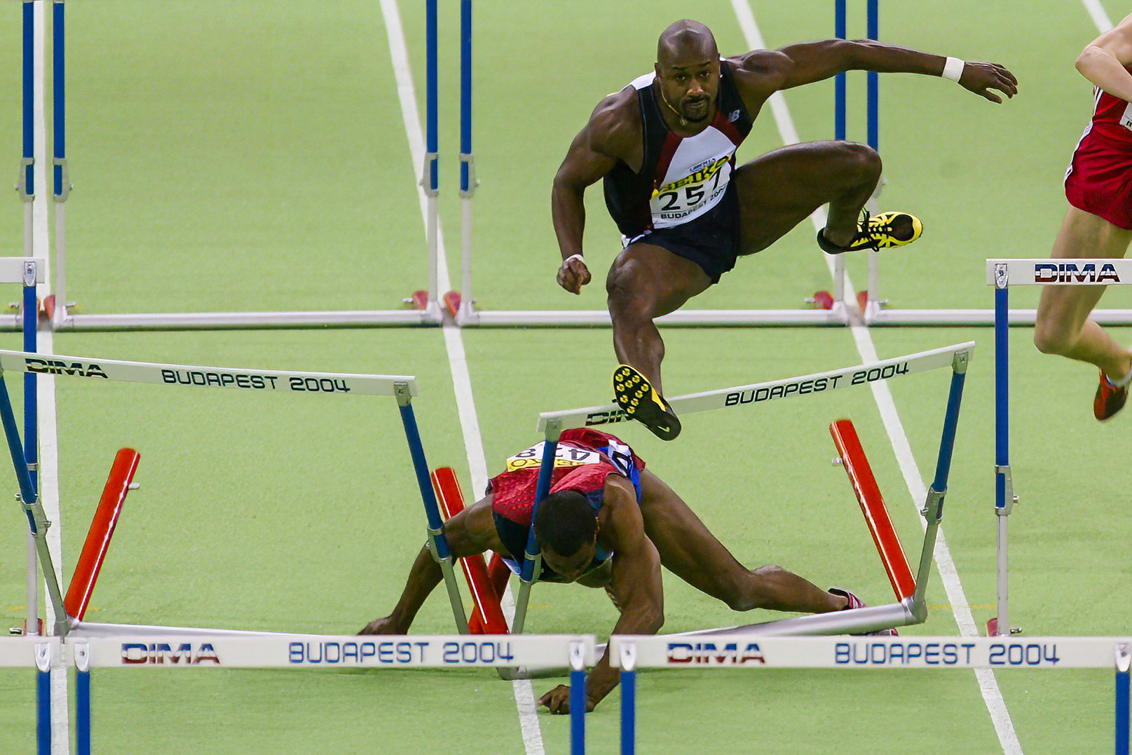 American Duane Ross fall and crashed into the hurdles in the preliminaries at the World Indoor Championship in Budapest 2004.