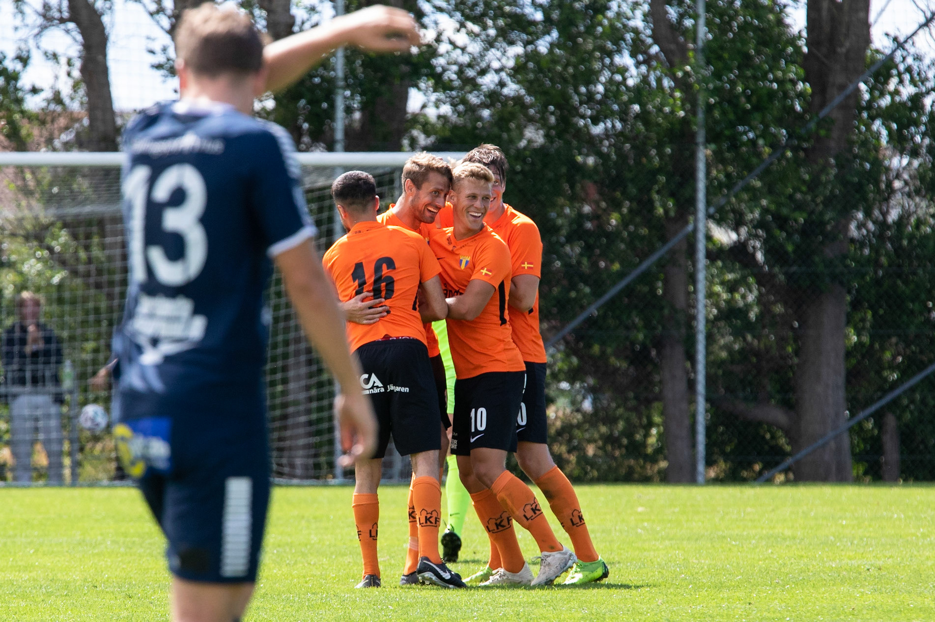 Division 1 Torns IF - Utsiktens BK 4-0 2020: Niklas Nilsson gjorde 3-0 från 60 meter. Svettigt för motståndarna