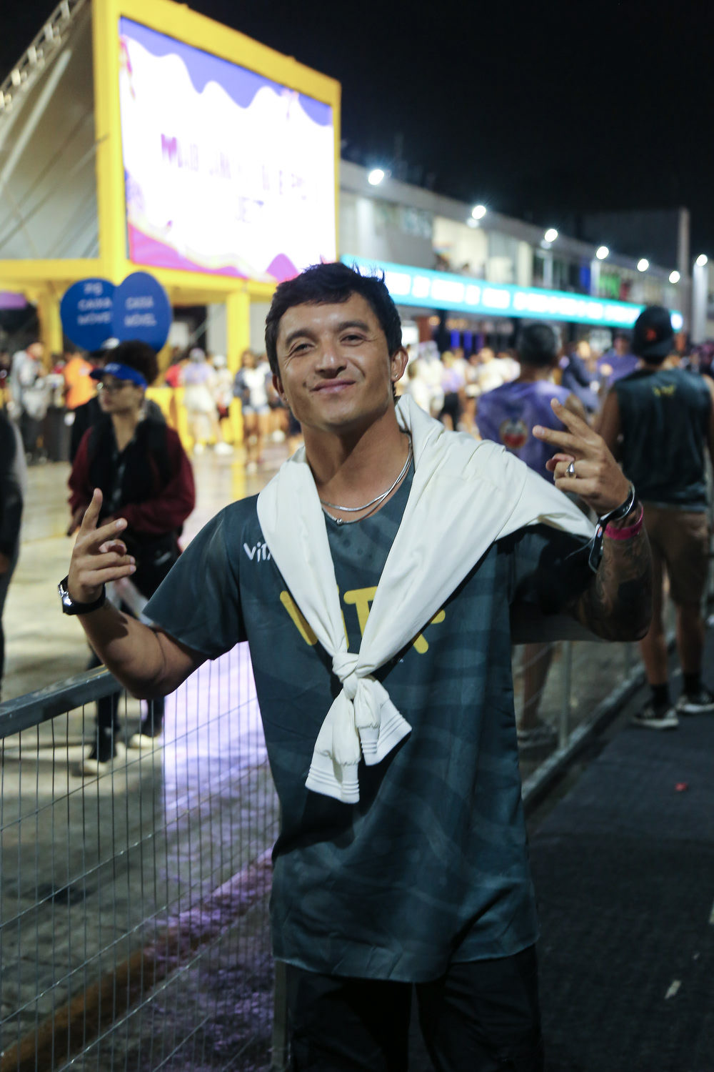 NAKAGIMA by Lucas Kiaw