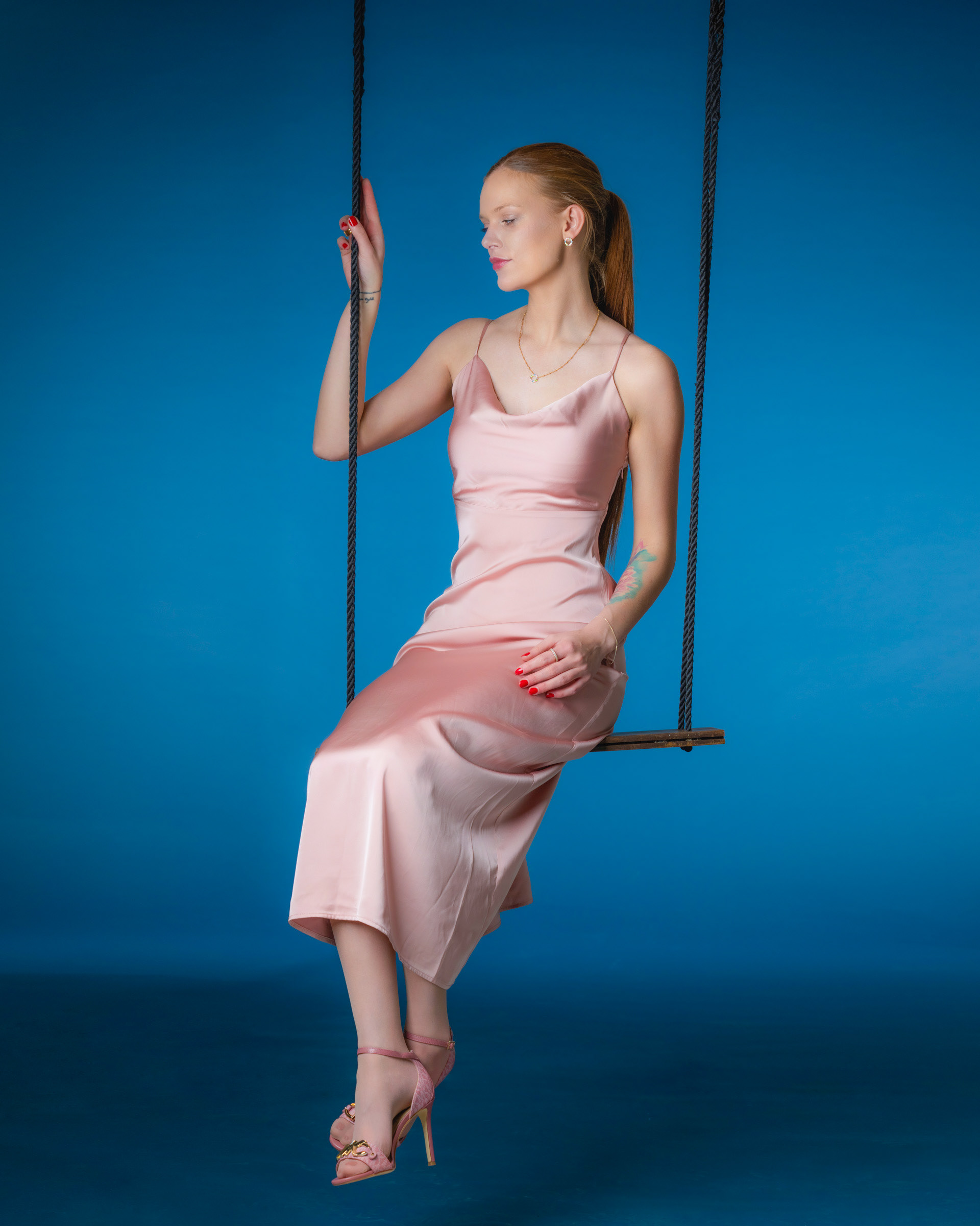 Side profile studio portrait of Noamynte in minimalist fashion photography