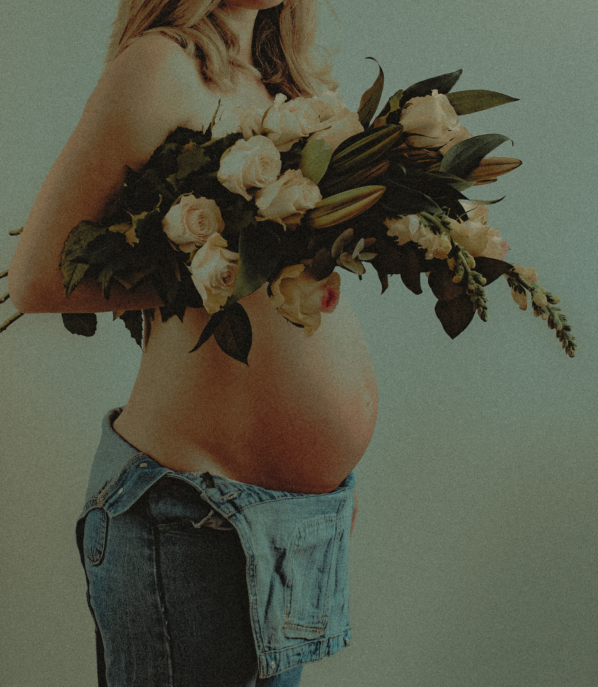 pregnant-woman-with-flowers
