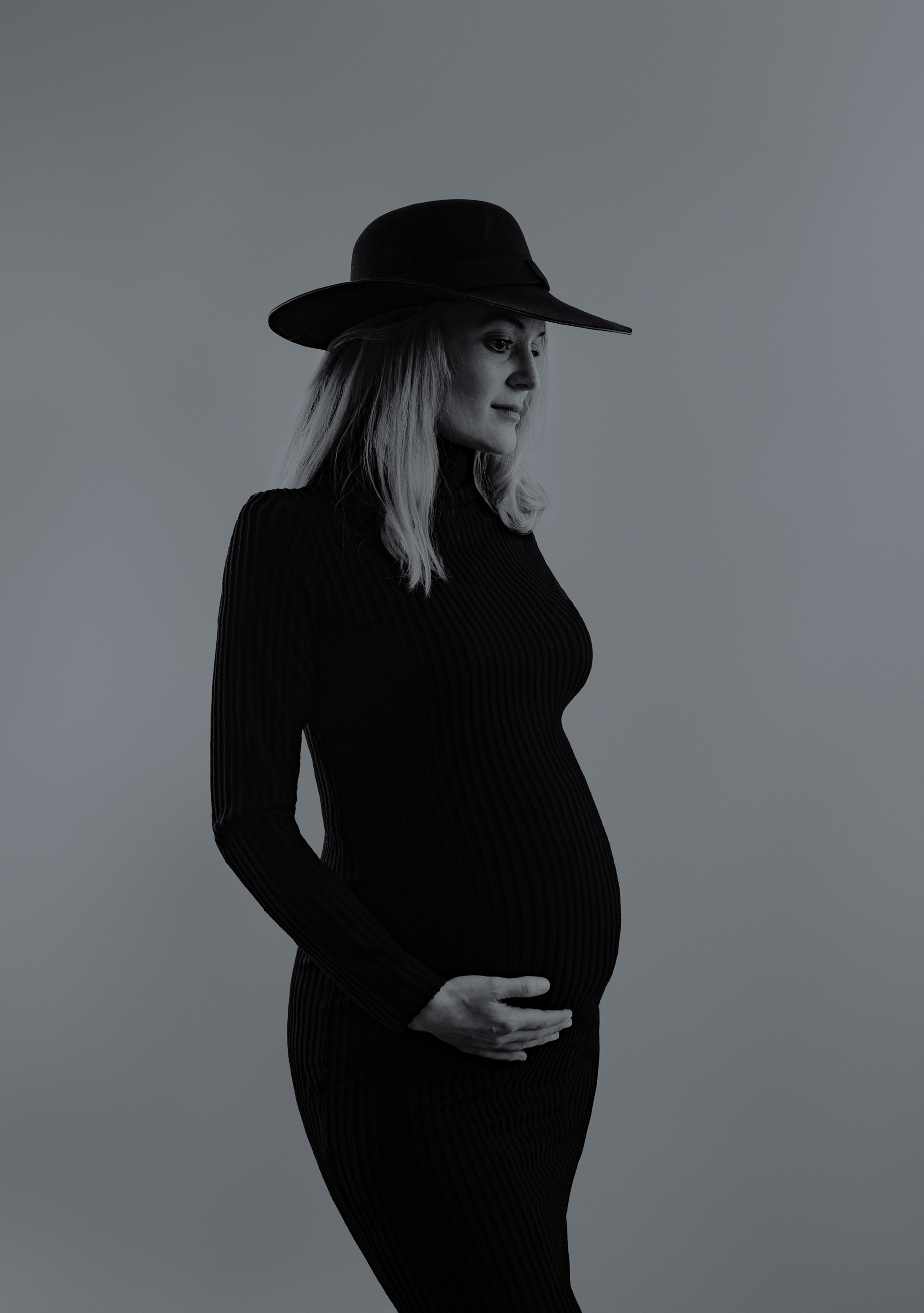 pregnant-woman-with-hat