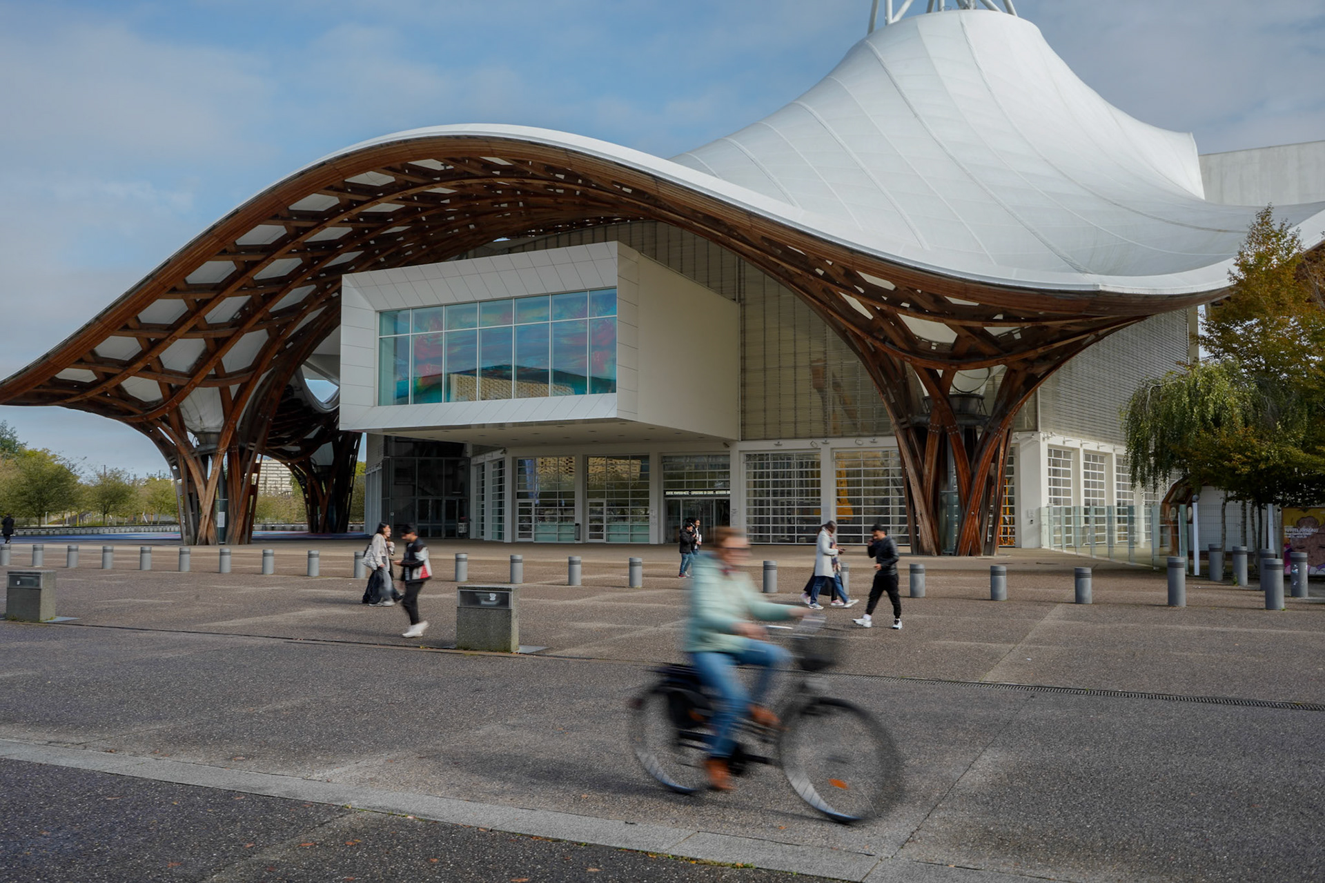 Metz, 14 October 2024, the Centre Pompidou Metz designed by architects Shigeru Ban and Jean de Gastines in 2010. Photograph by Lageat Perroteau / Hans Lucas.Metz, 14 octobre 2024, le Centre Pompidou Metz conçu par les architectes Shigeru Ban et Jean de Gastines en 2010. Photographie Lageat Perroteau / Hans Lucas.
