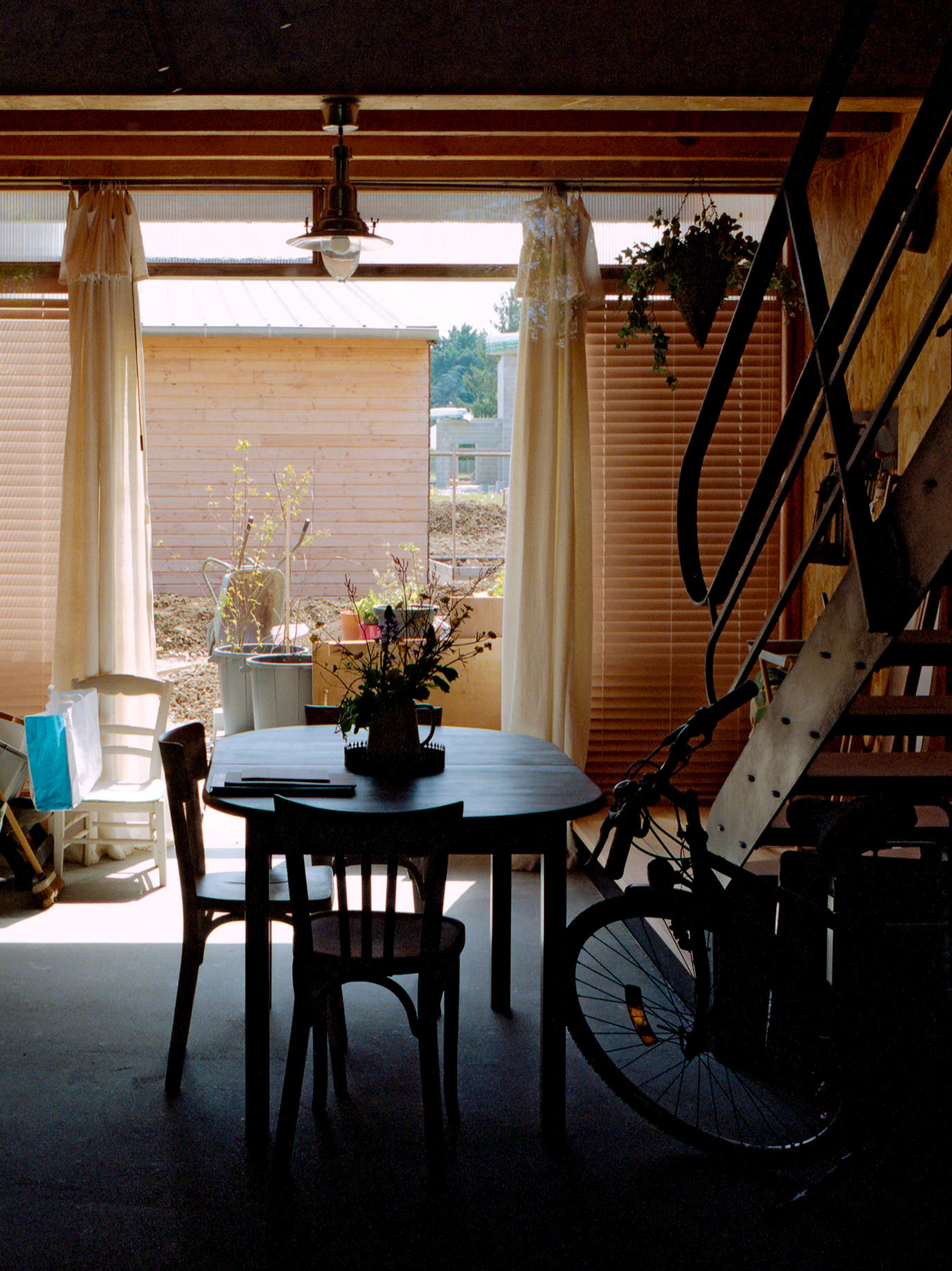 France, Pellouailles-les-vignes, 2021-03-01. The winter garden of a flat in the Ecolodo cohousing project. This bioclimatic habitat was designed by architects Rudy Chateau and Sylvain Houpert to accommodate seven families since 2020. Photography by Lageat Perroteau / Hans Lucas.France, Pellouailles-les-vignes, 2021-03-01. Le jardin d hiver d un appartement de l habitat participatif Ecolodo. Cet habitat bioclimatique a ete concu par les architectes Rudy Chateau et Sylvain Houpert pour accueillir sept familles depuis 2020. Photographie par Lageat Perroteau / Hans Lucas.