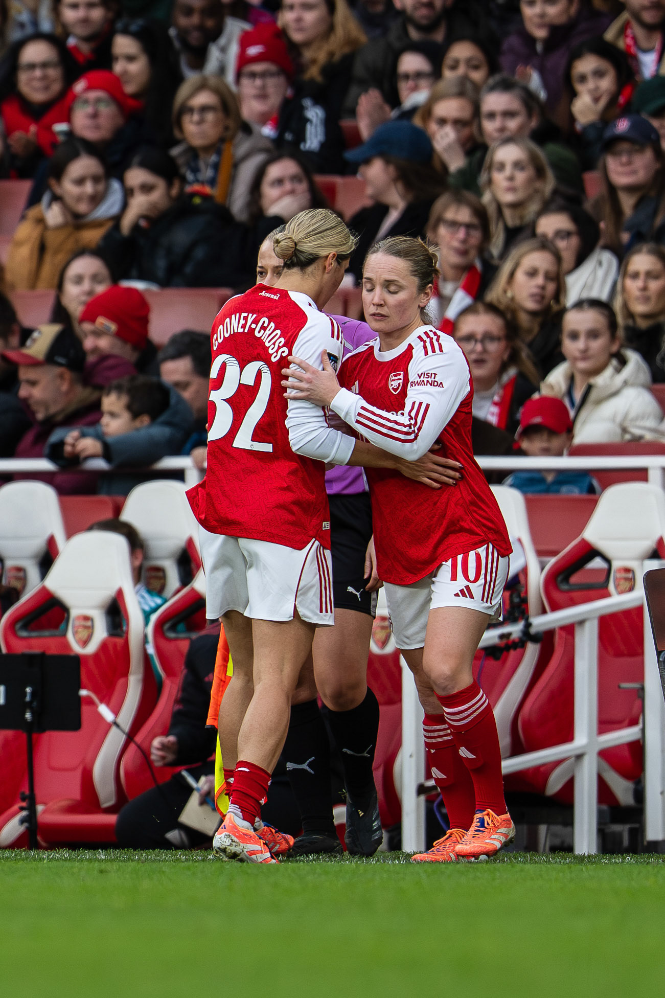 Emirates Stadium, London, UK – 6 December 2025: Arsenal Women face Liverpool Women in a Barclays Women’s Super League fixture at the Emirates Stadium. (Photo by Ali Habib)