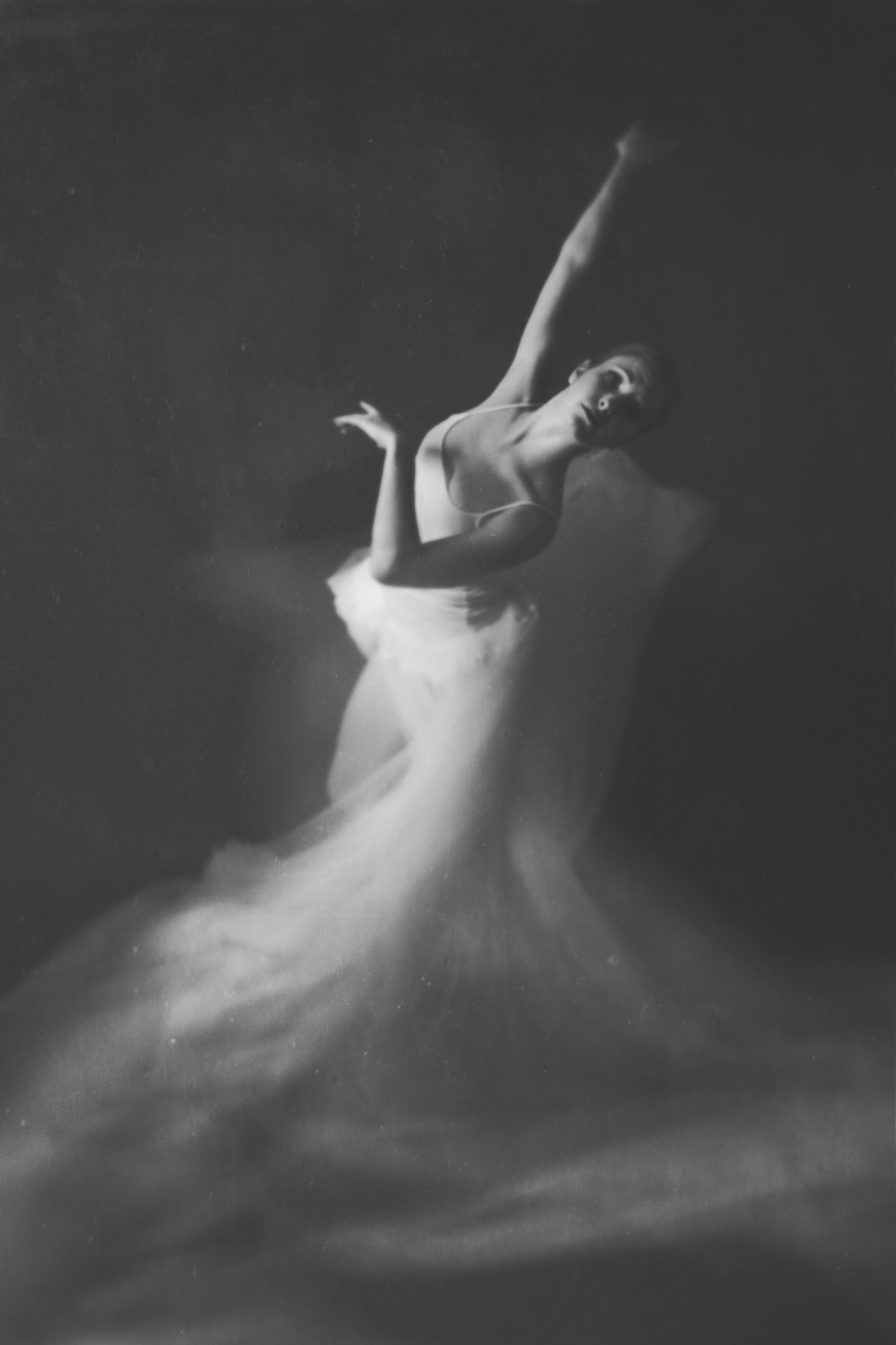 Танцующая в темноте Жозефина Карден