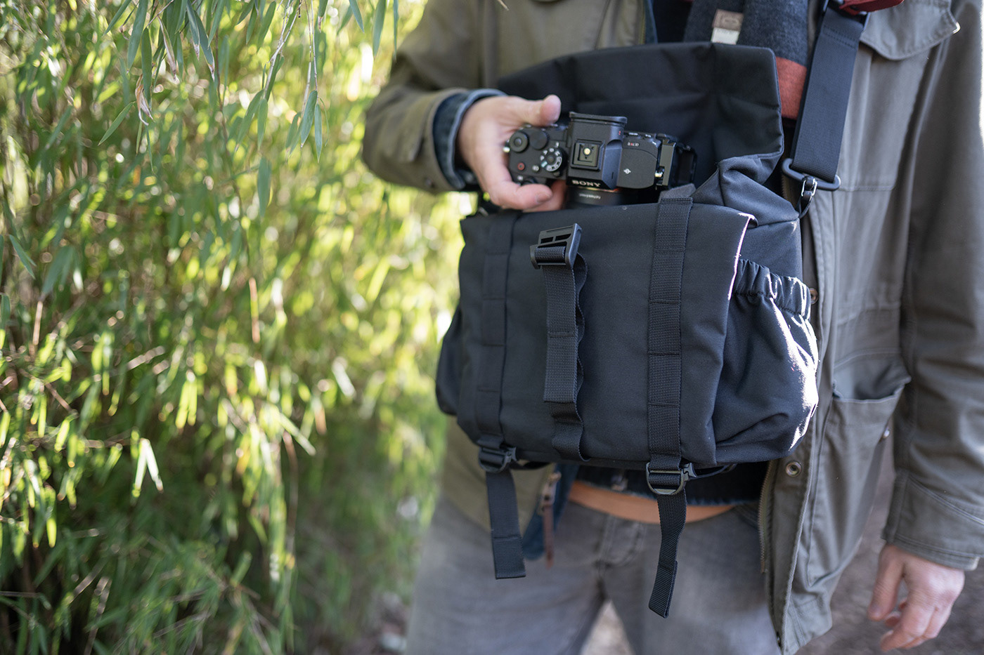 Image of photographer holding the Wotancraft Pilot 7 camera bag