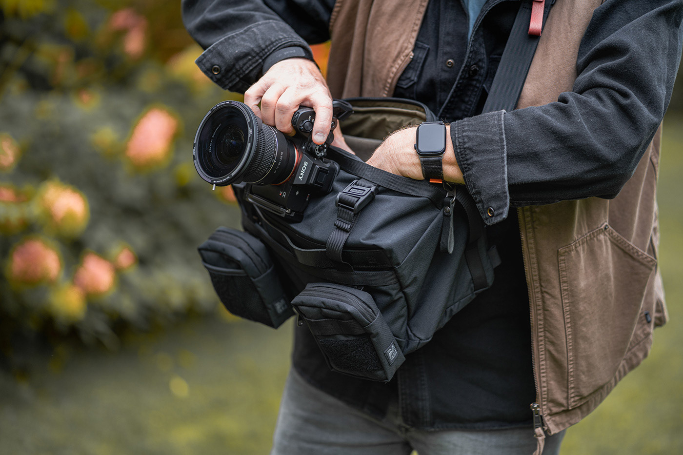 Getting equipment out of the MTB cycling across a trail with the WotanCraft Easy Rider V2 bag