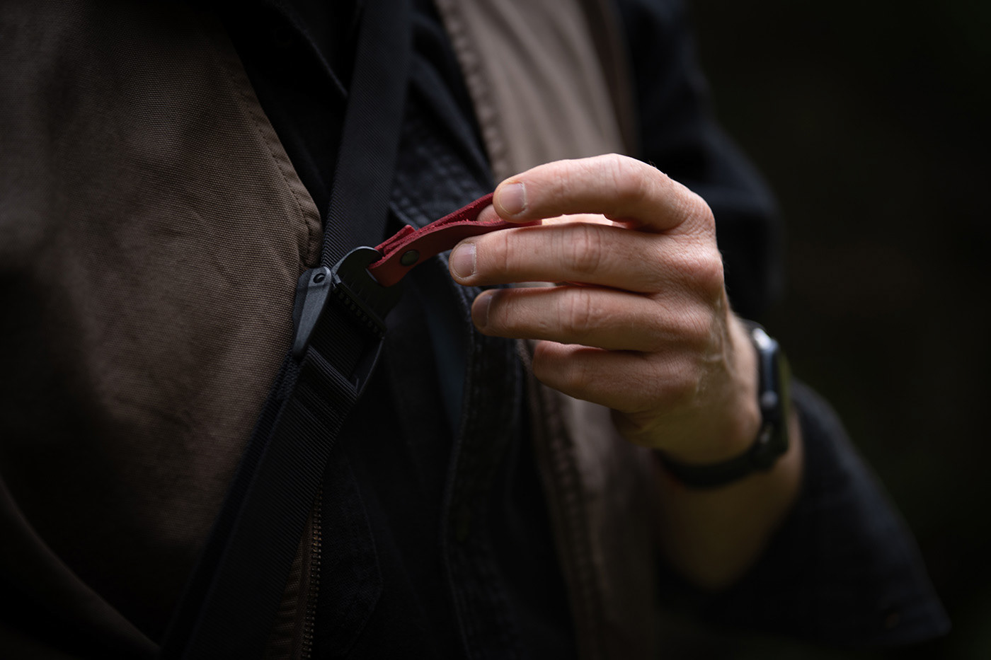 using WotanCraft's clever shoulder strap length adjuster