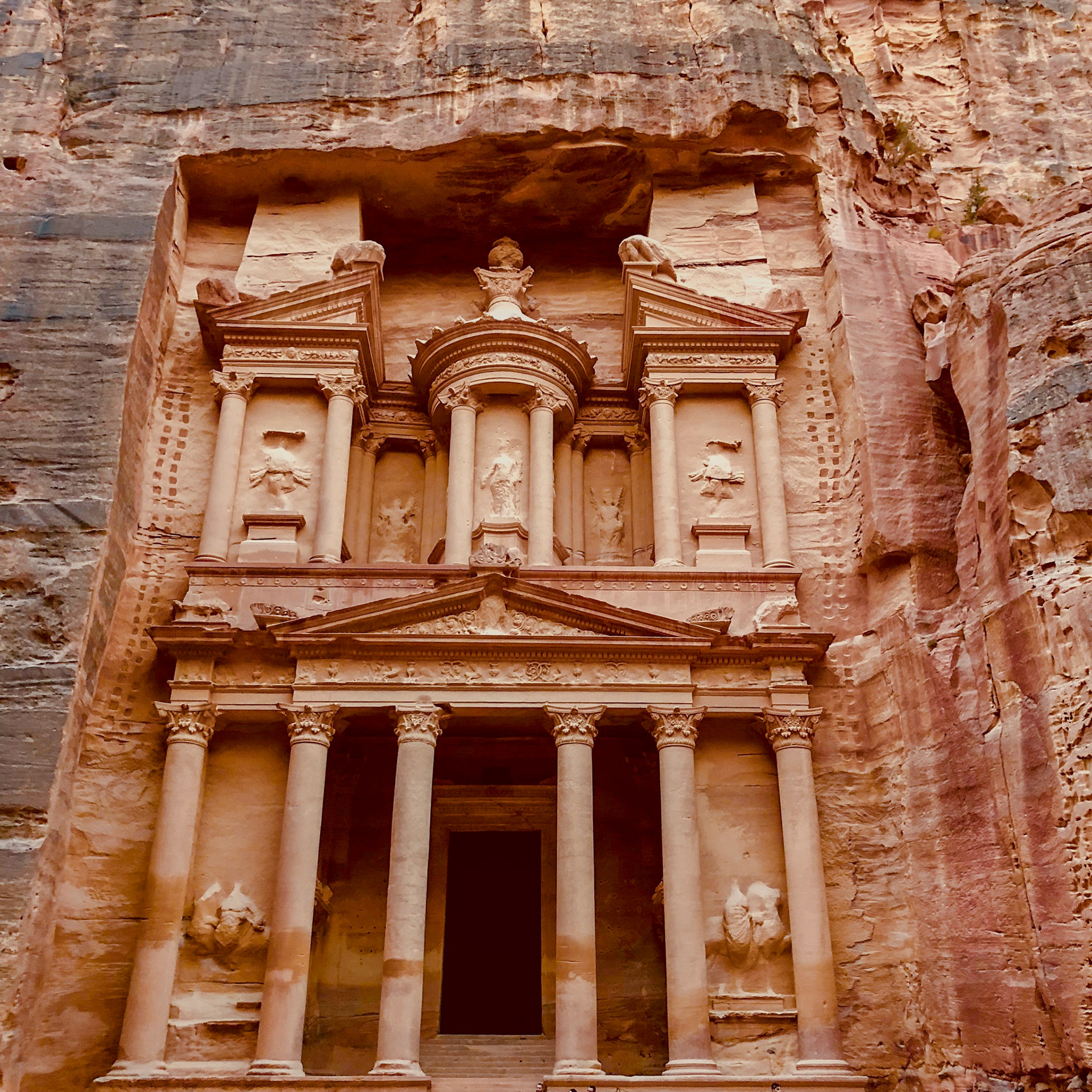 храмы абу-симбела египет. храм в скале в египте. храмы в абу-симбел (нубия). храм вырубленный в скале египет. храм в луксоре египет в скале.