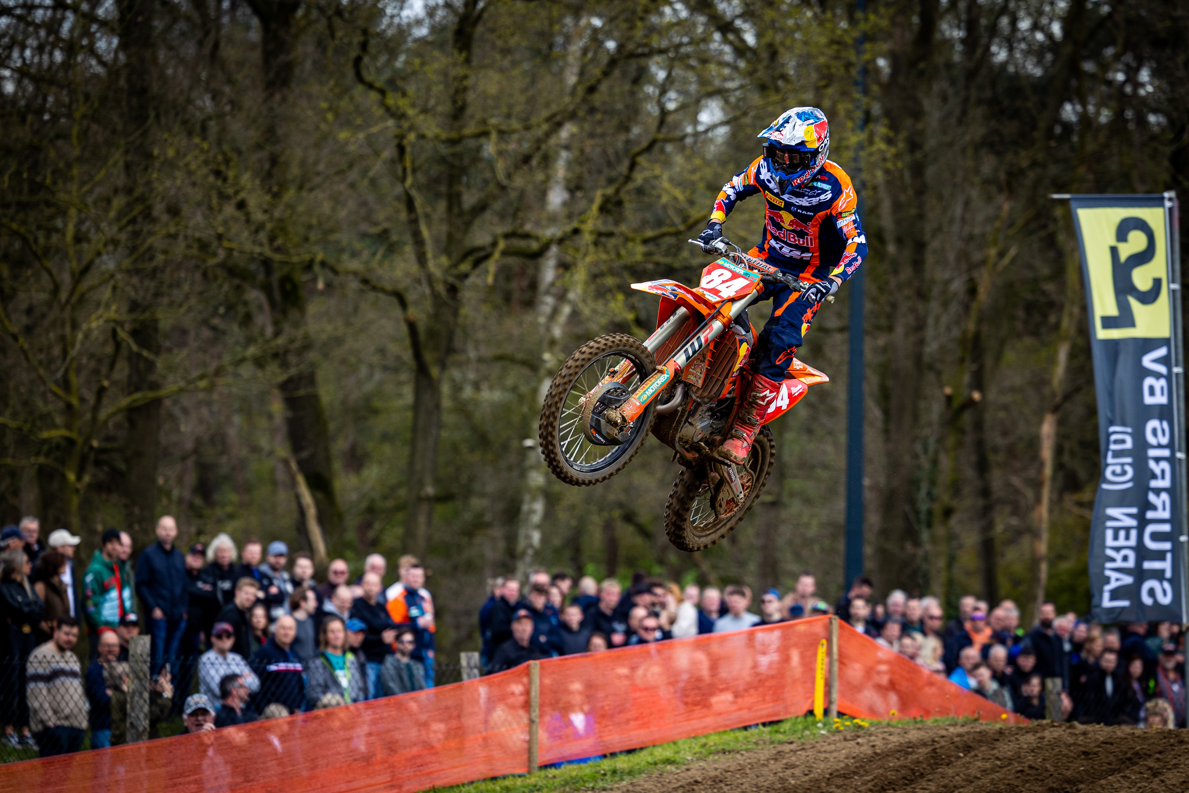 Meervoudig wereldkampioen MXGP Jeffrey Herlings tijdens Dutch Masters of Motocross op circuit Herikerberg