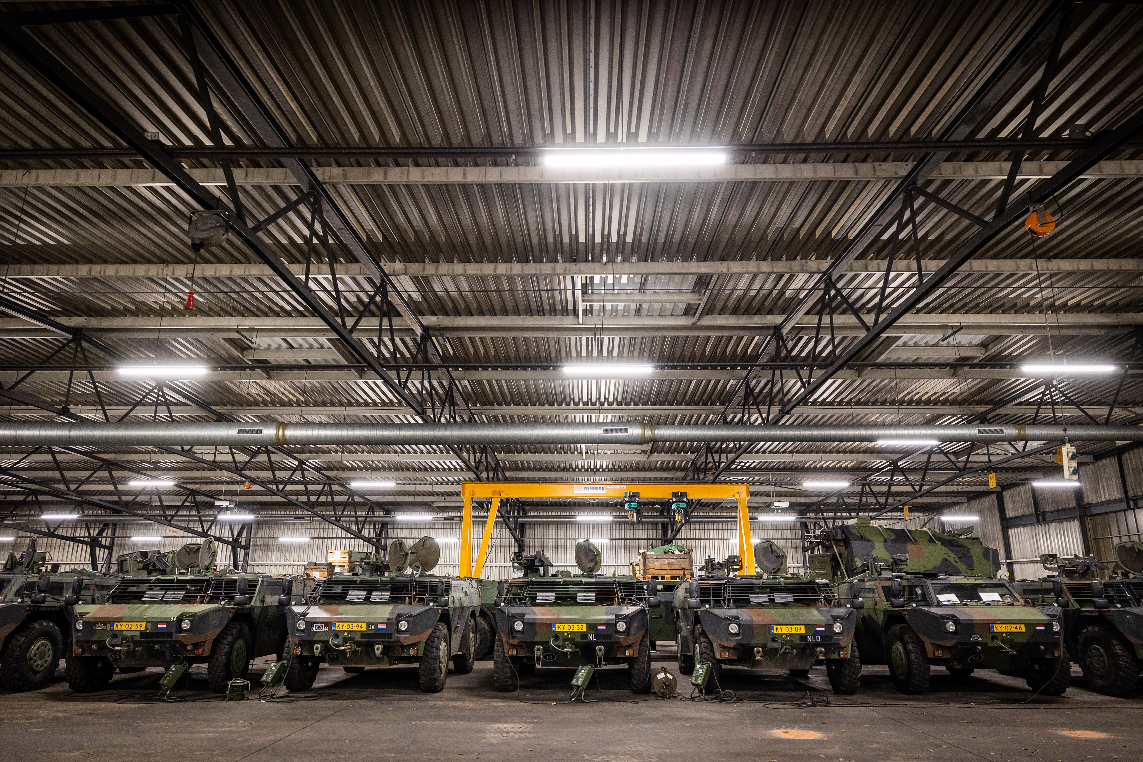 Militair materieel wordt geprepareerd voor uitlevering aan Oekraïne