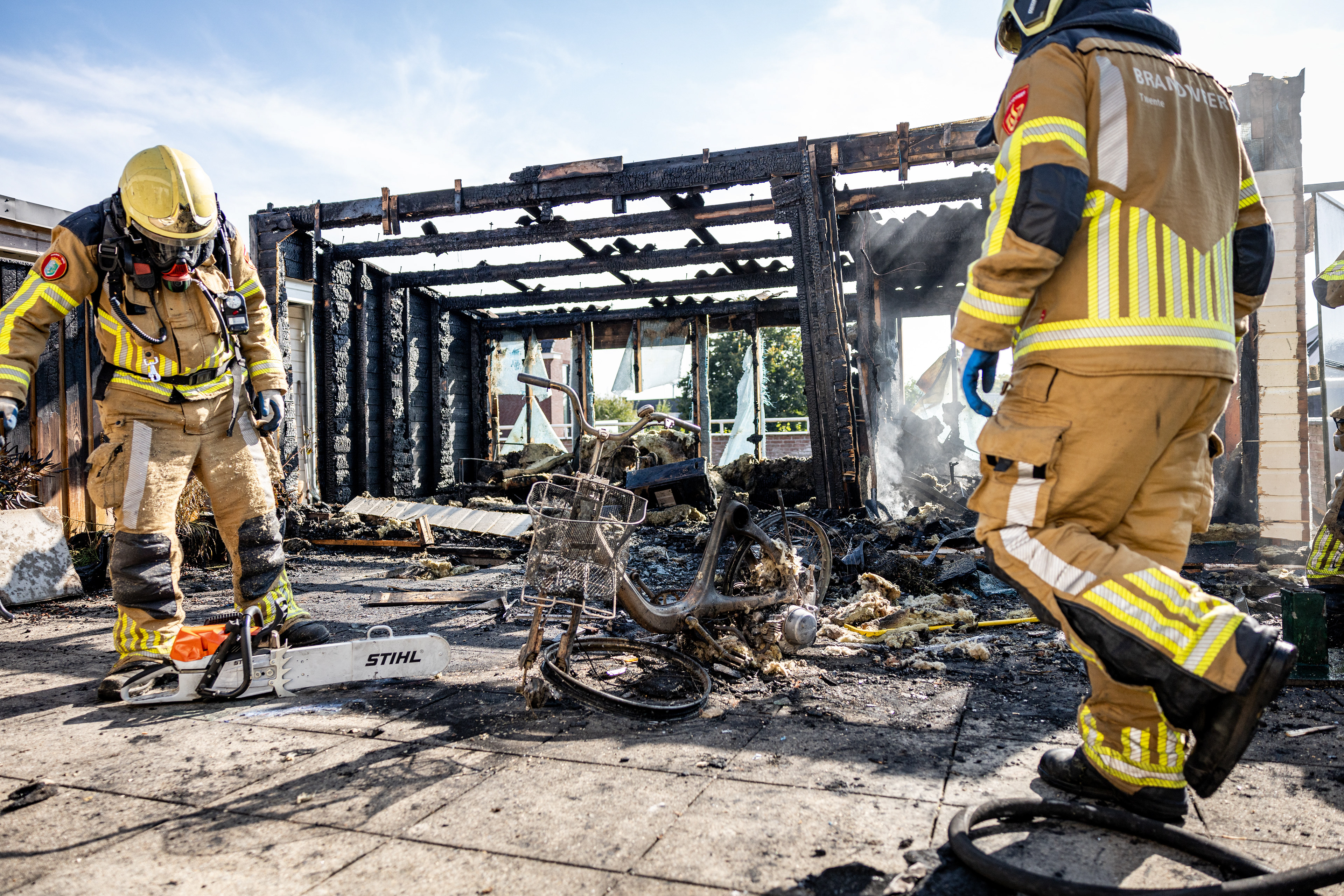 Brand verwoest in korte tijd hobbyschuurtje van Eric uit Enter