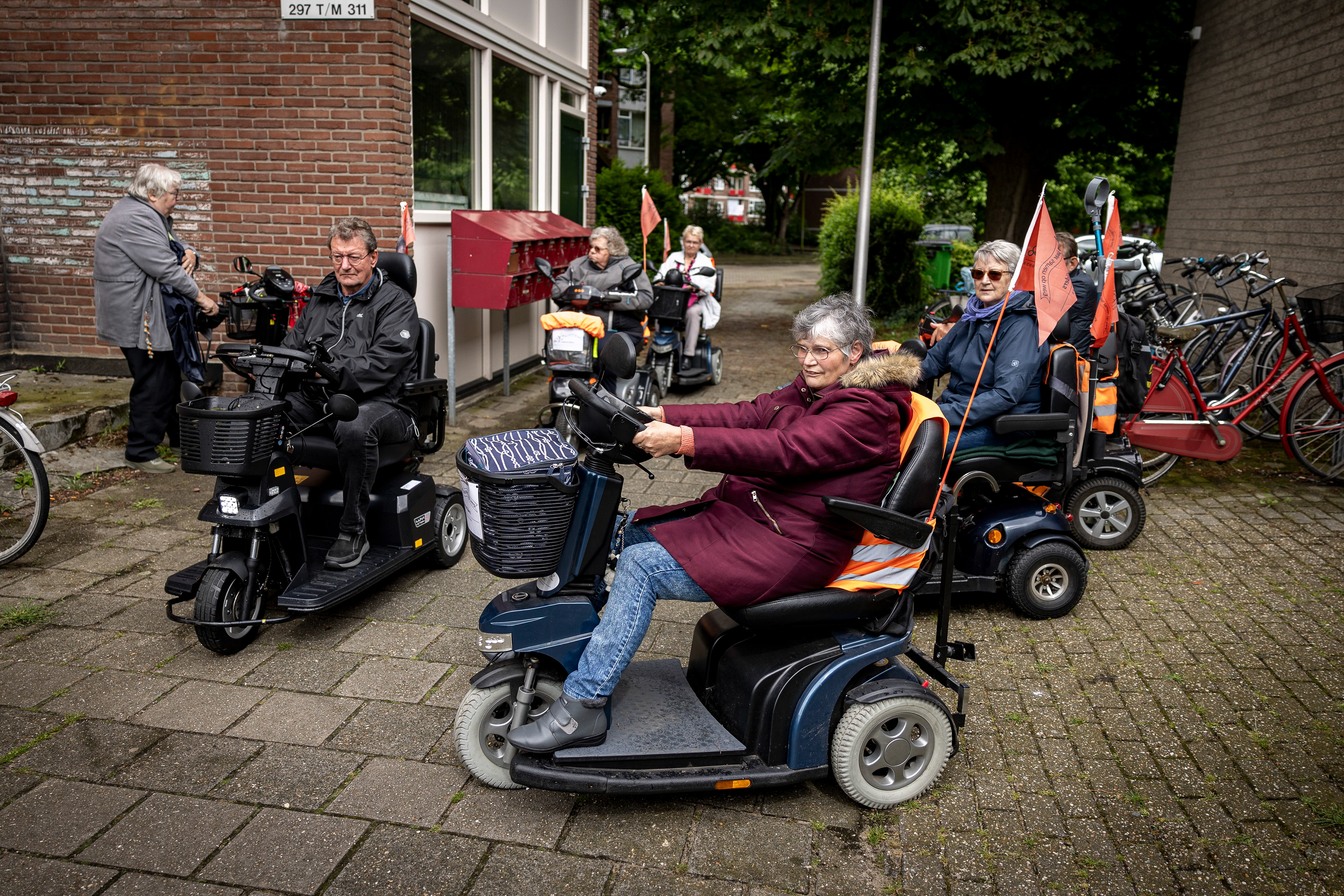 Ouderen gaan op scootmobielcursus in Deventer