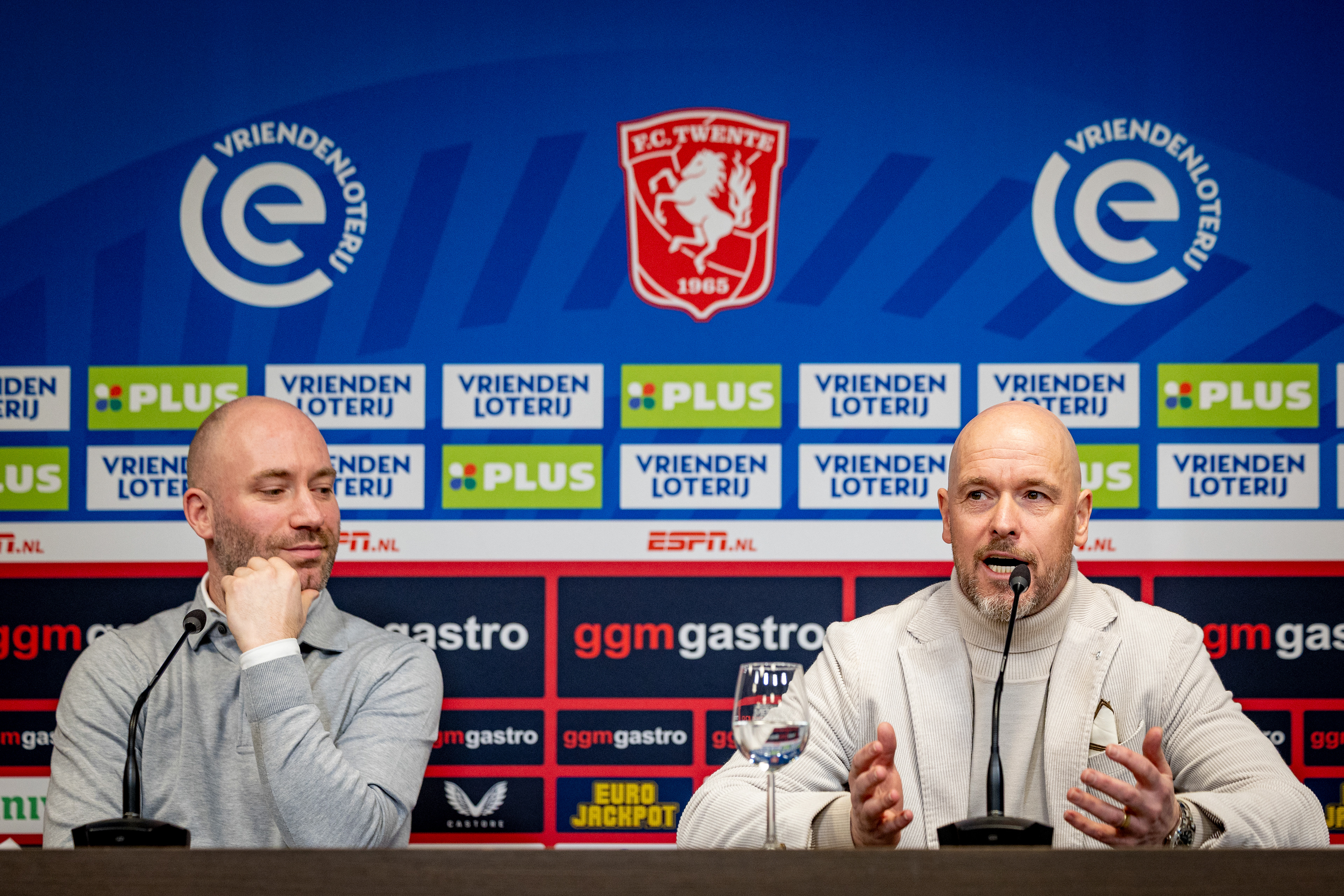 Erik ten Hag wordt gepresenteerd in De Grolsch Veste als technisch directeur van FC Twente. I.o.v. TC Tubantia