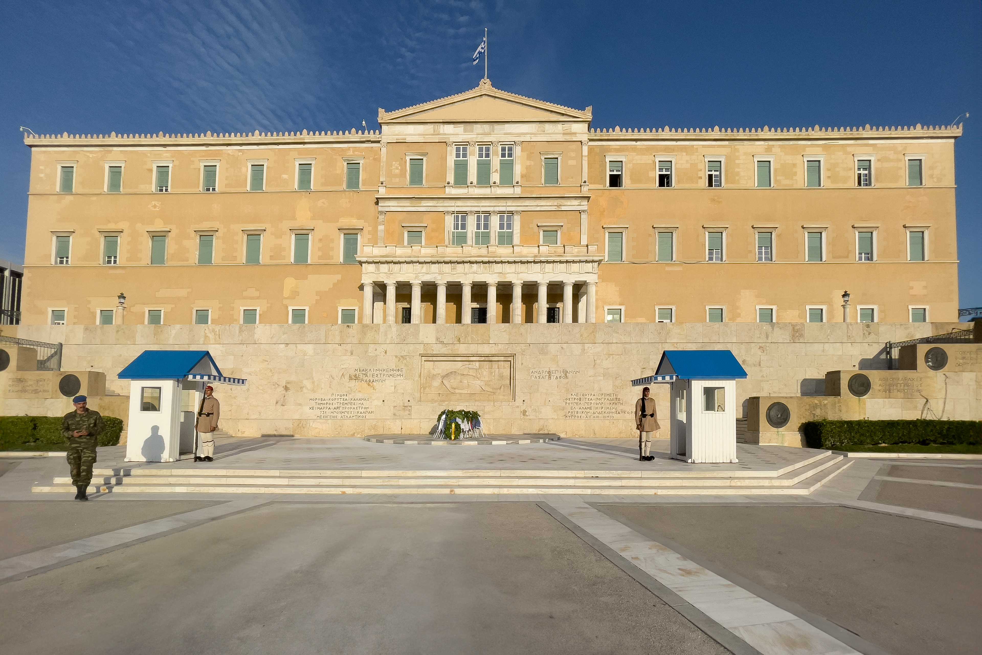 Le Parlement et le Monument du Soldat Inconnu