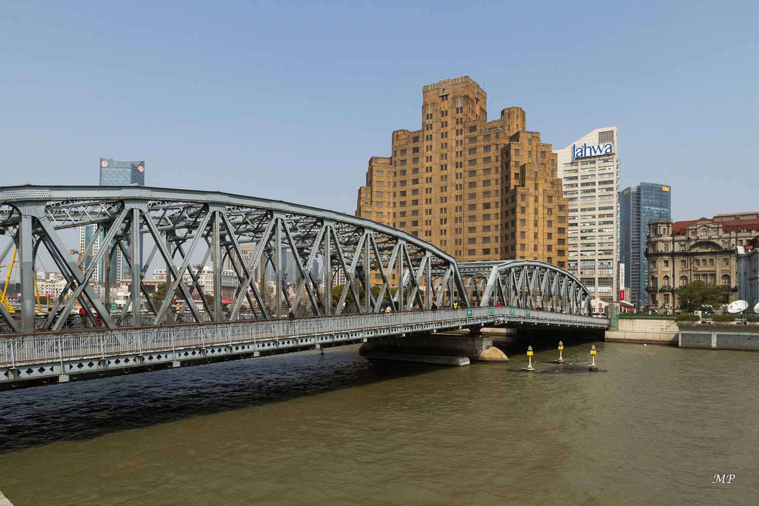 Une courte escale à Shanghai nous a permis de découvrir une facette de cette mégapole.