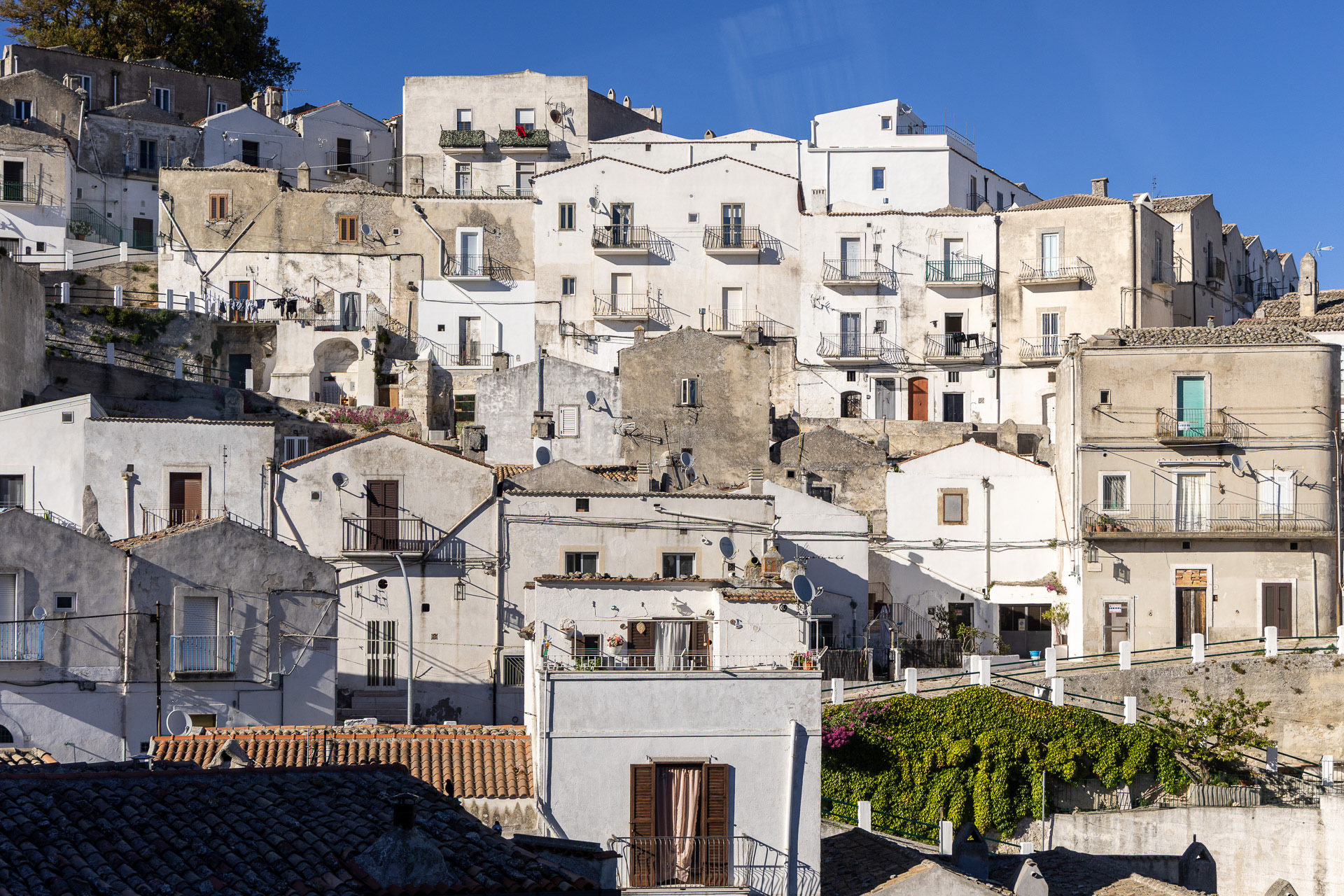 Monte Sant'Angelo surplombe le Gargano et la mer Adriatique
