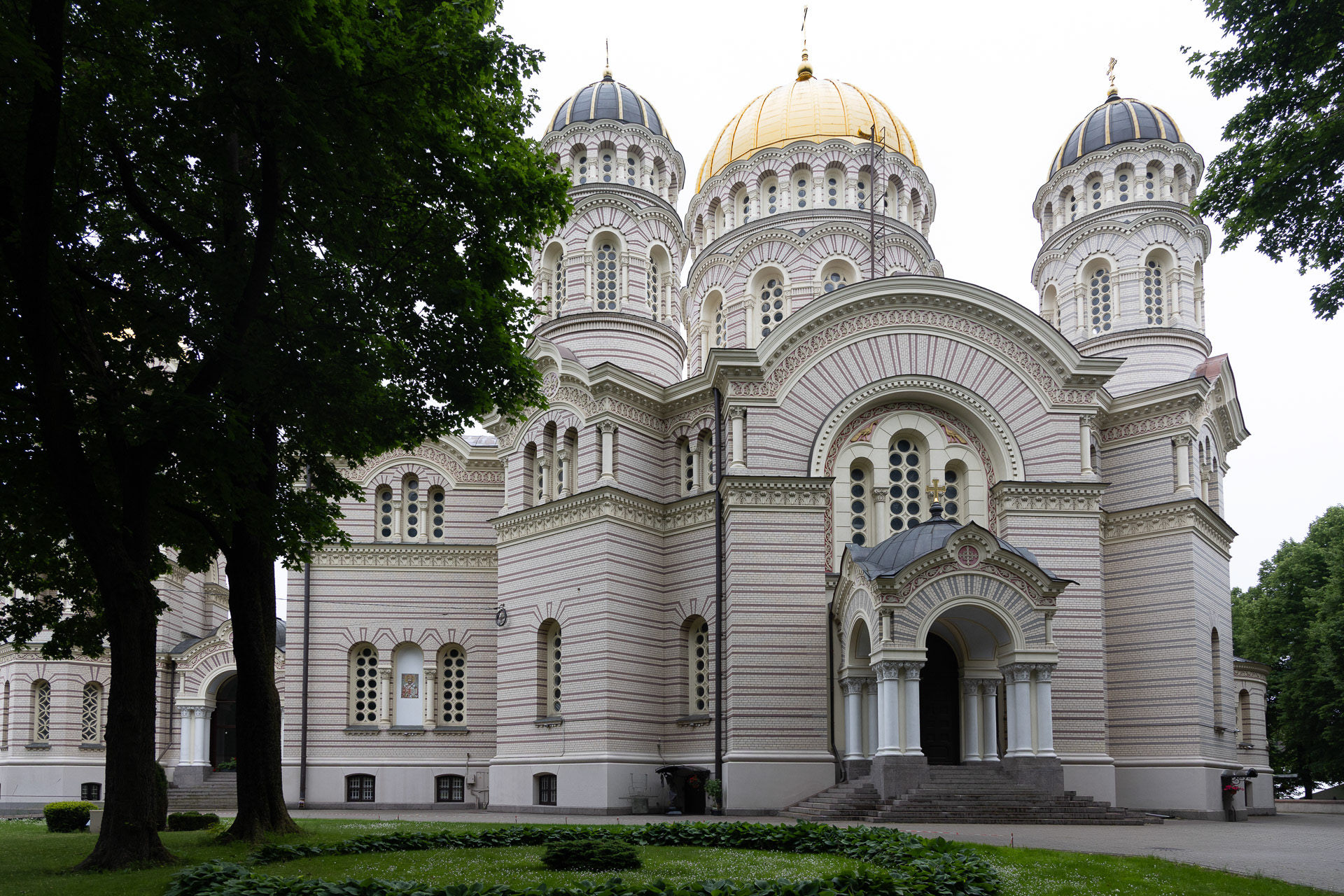 Riga -  la Cathédrale orthodoxe de la Nativité-du-Christ