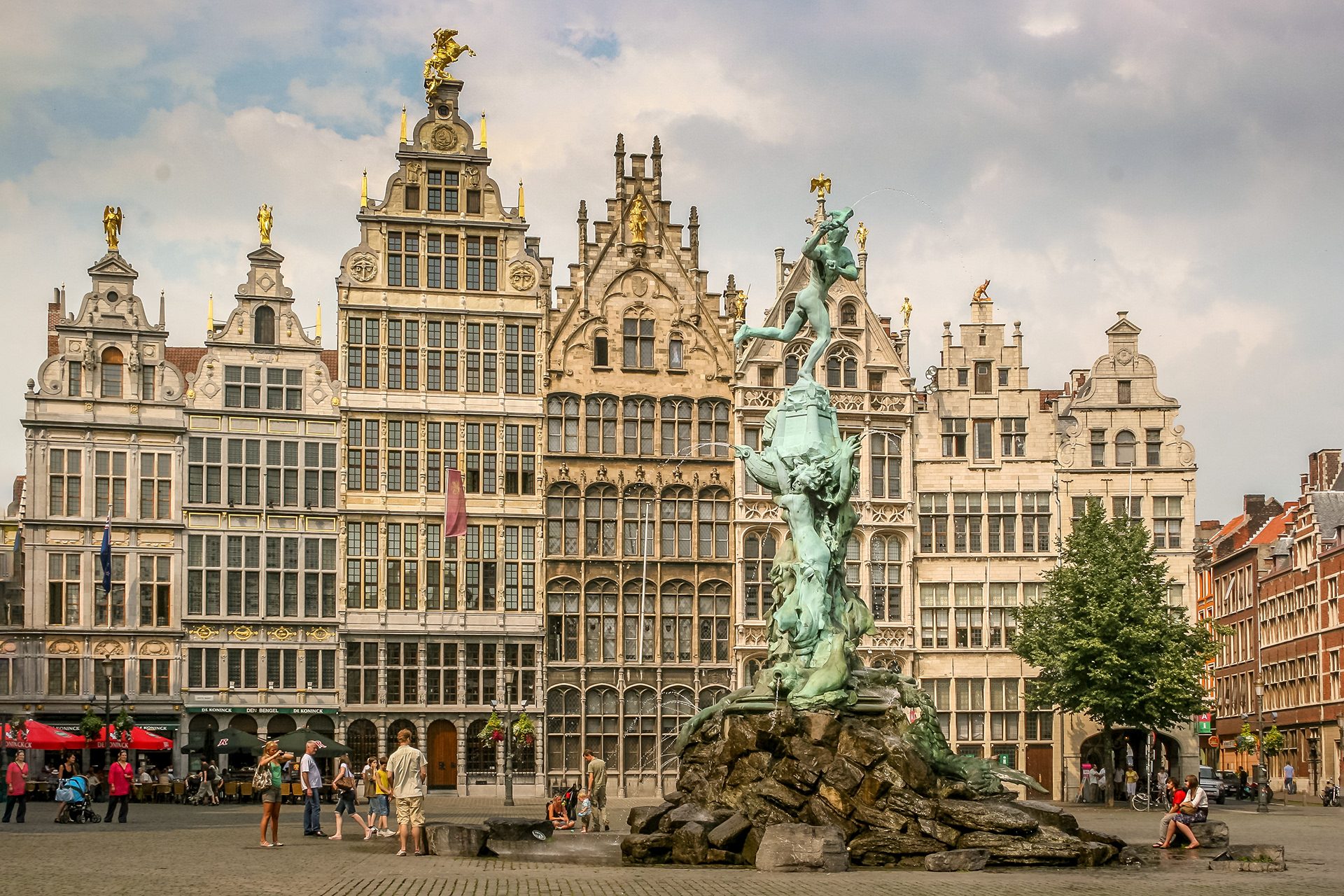 Anvers, la Grand-Place et ses maisons de corporations