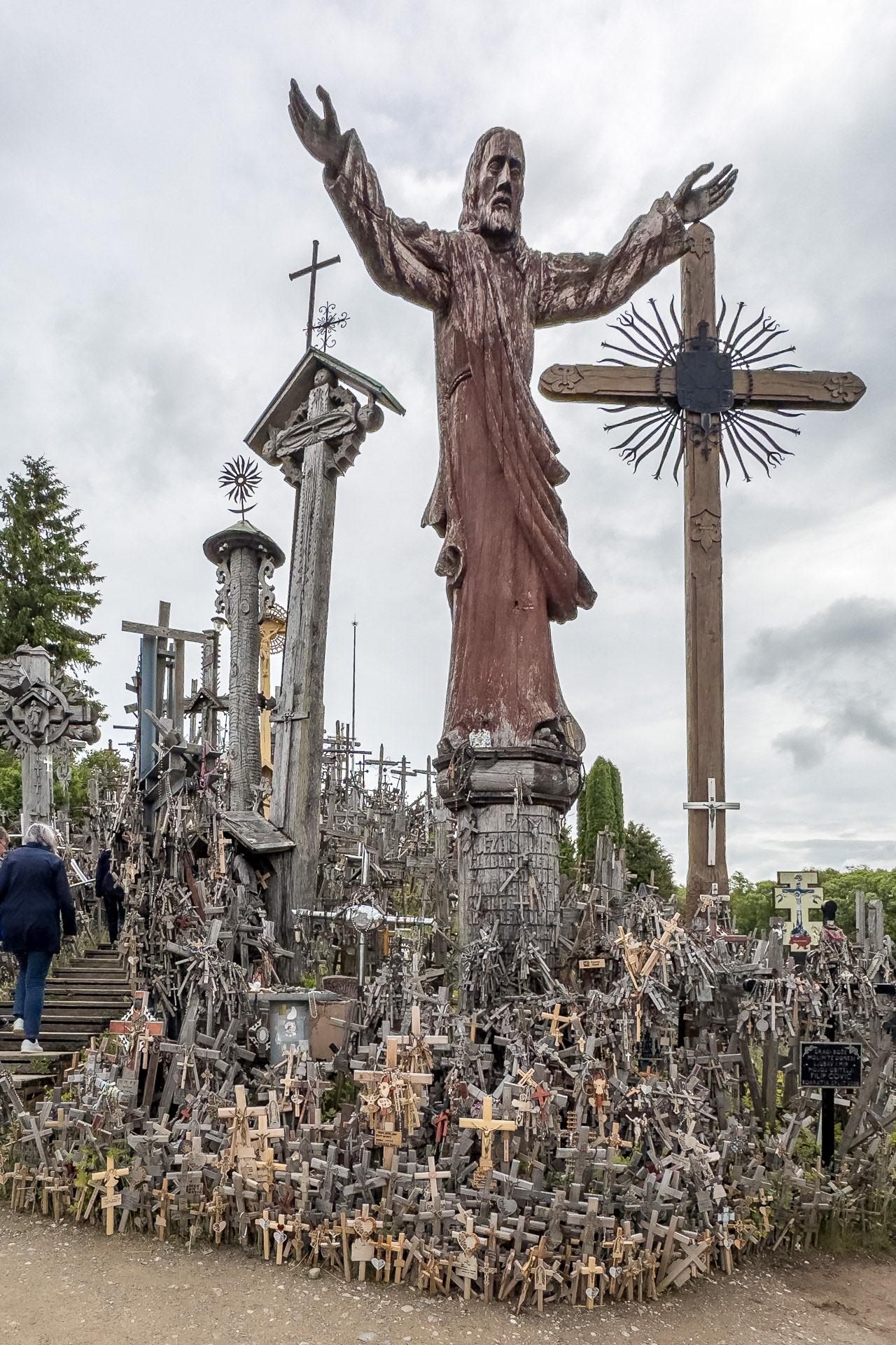 Siauliai - La collines aux Croix. Au cours des siècles, l'endroit s'identifia à la résistance pacifique des Lituaniens catholiques en dépit des menaces auxquelles ils ont dû faire face à travers leur histoire..