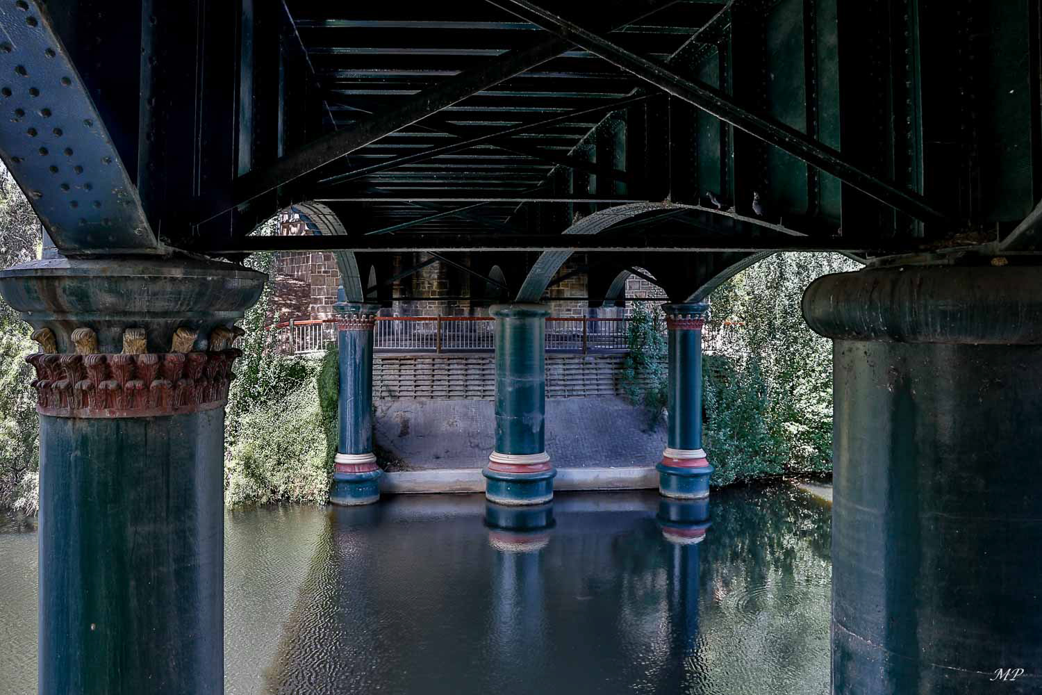 A Adelaïde, sous l'un des ponts de la rivière Torrens