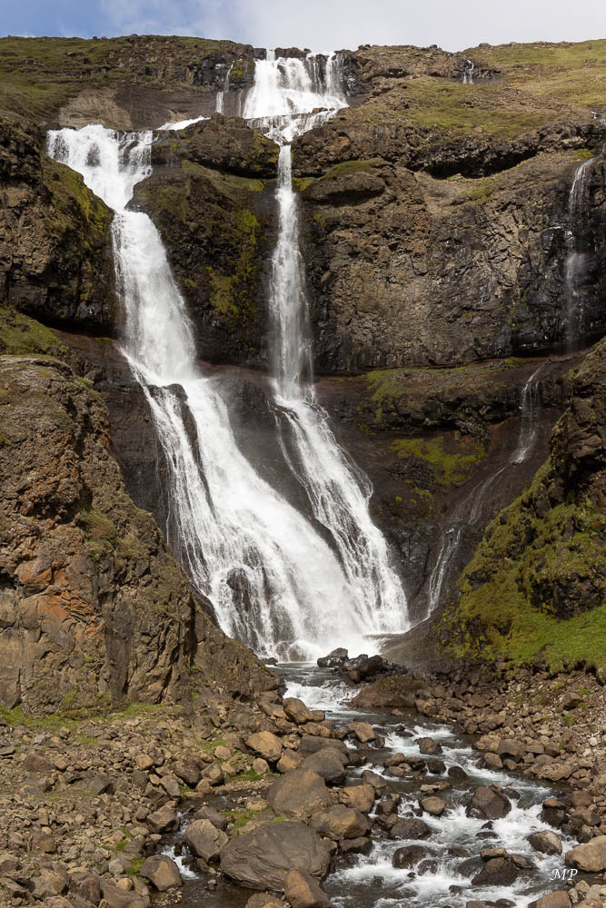 Rjúkandafoss : Sur la route vers le désert de la vallée du Modradalur
