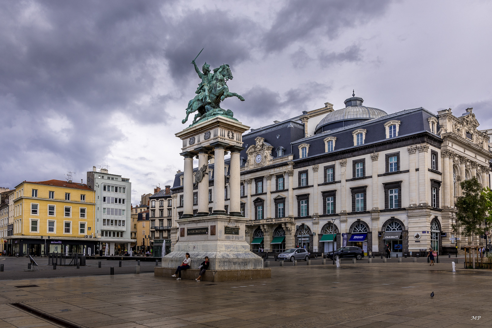 Auvergne - La place Jaude à Clermont-Ferrand