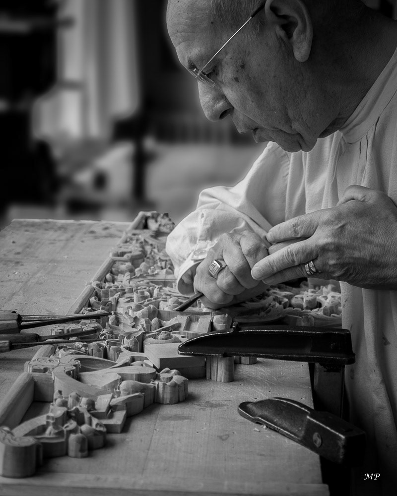 L'ébéniste au travail