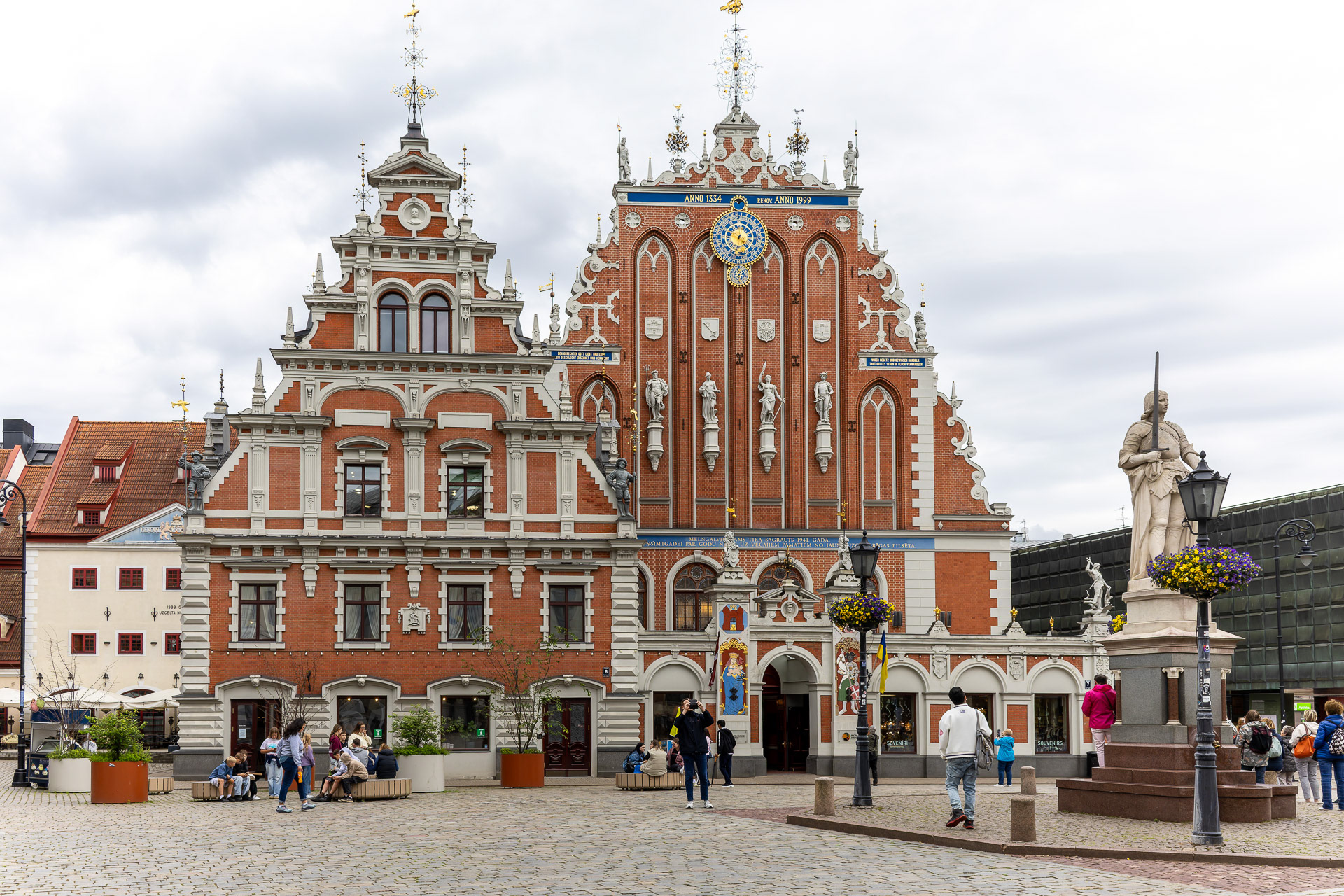Riga -La Maison des têtes Noires vue de la Place de l'hôtel de ville