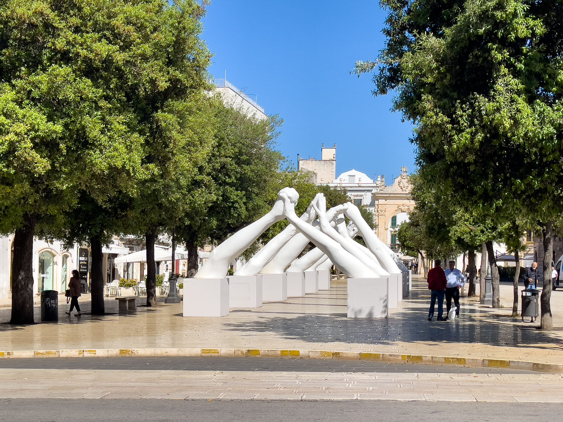 A Martina Franca, l'exposition "Building Bridges" de Lorenzo QUINN