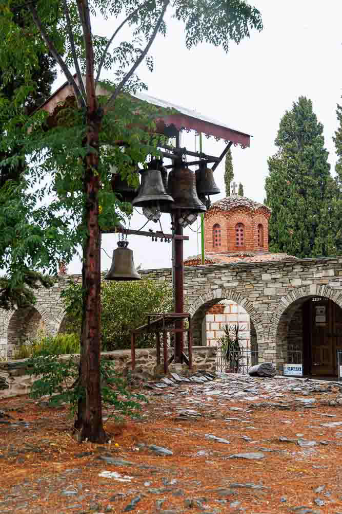 La ville haute est ponctuée de petits bijoux byzantins, souvent cachés au détour d'une ruelle. Ici le Monastère de Vlatadon