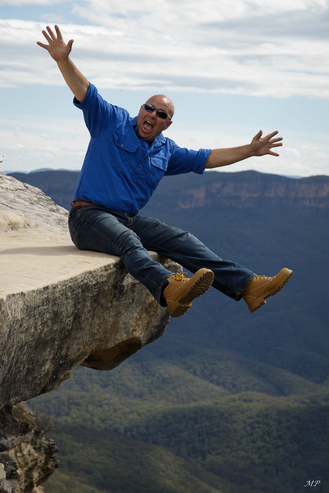 Blue Mountains  - Kings Tableland : En plus des vues panoramiques sur Jamison Valley, qui changent de couleur tout au long de la journée alors que le soleil et les nuages ​​se déplacent, Lincoln's Rock est le lieu d'une impressionnante photo-illusion. La photo   d'une personne assise en équilibre au  bord de la  falaise mais en vérité ce n'est pas très haut et  un rebord assez sûr juste en dessous empêche de tomber très bas. Mais on y voit que du feu...