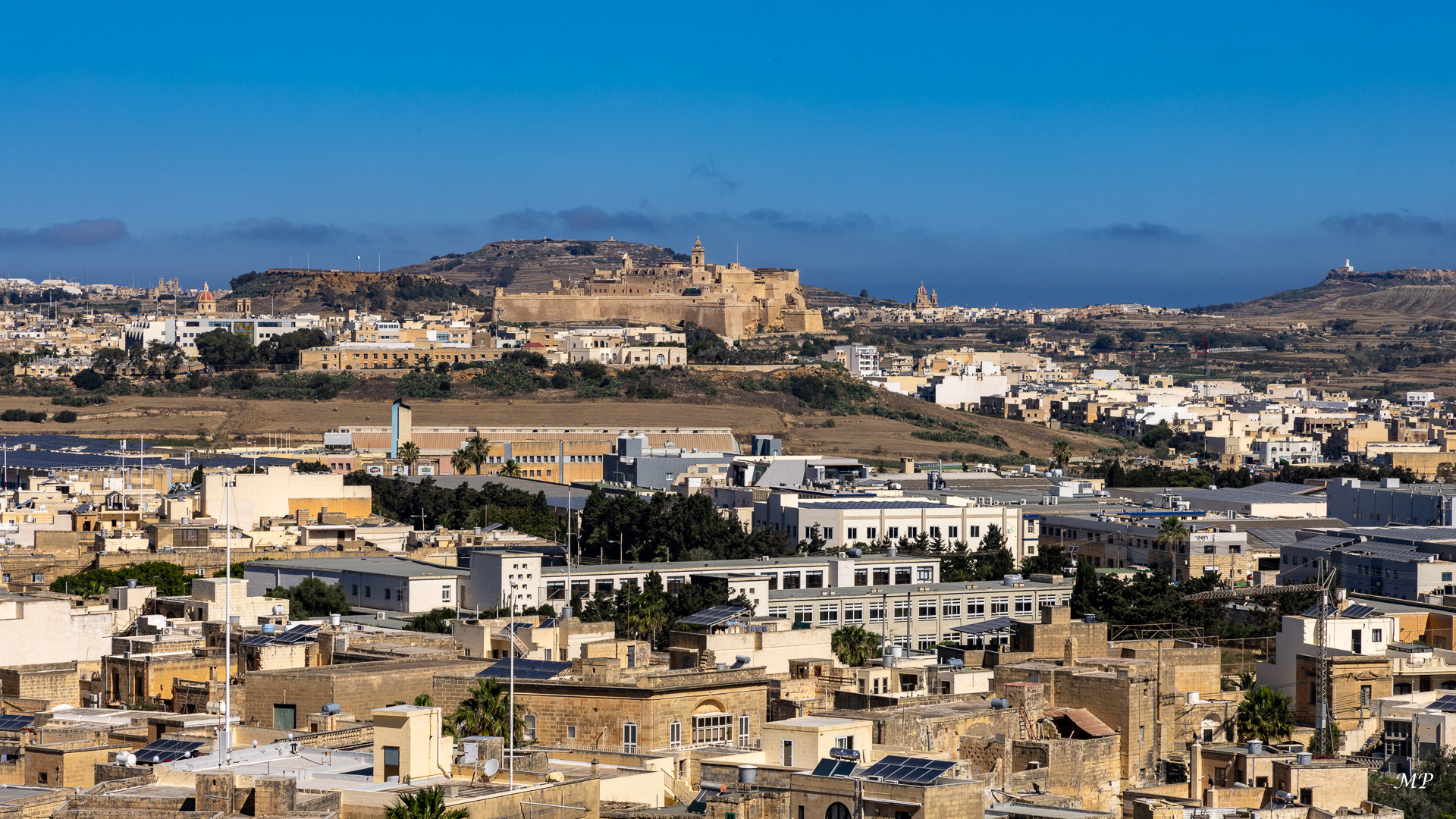 Victoria domine le centre de l'île