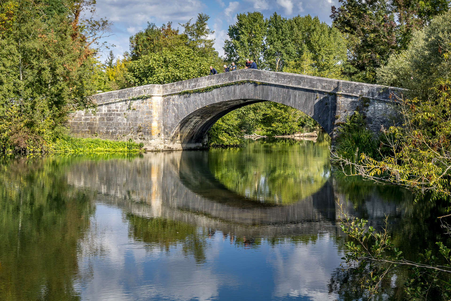 Vibrac (17) - Les petits ponts à une voie au-dessus de la Charente 